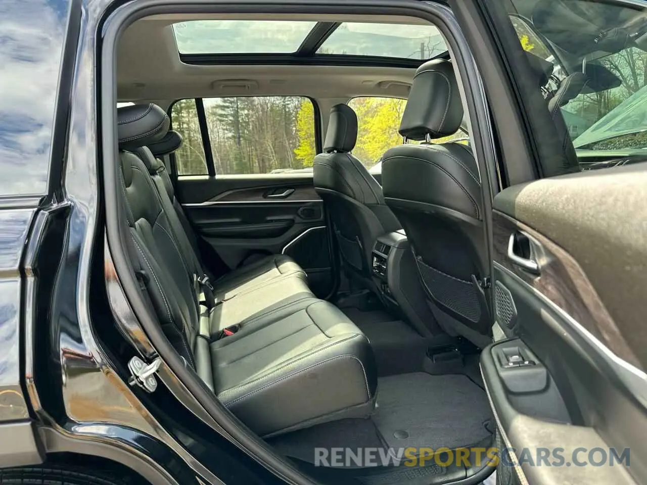 5 fotografías del automóvil dañado 1C4RJYB65PC649709 JEEP GRAND CHER 2023