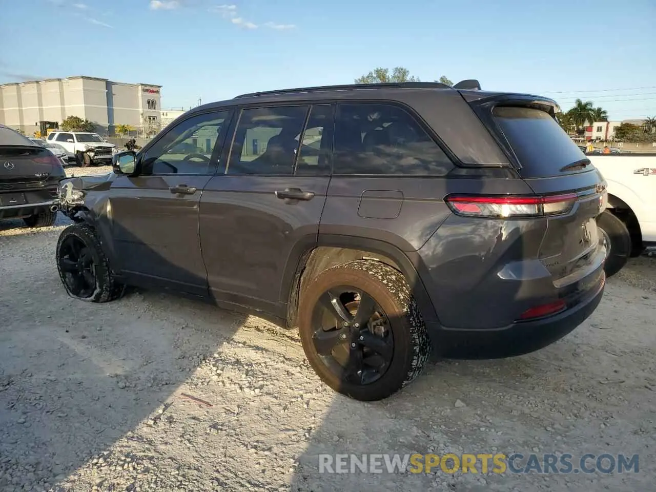 2 fotografías del automóvil dañado 1C4RJHAG2RC716215 JEEP GRAND CHER 2024