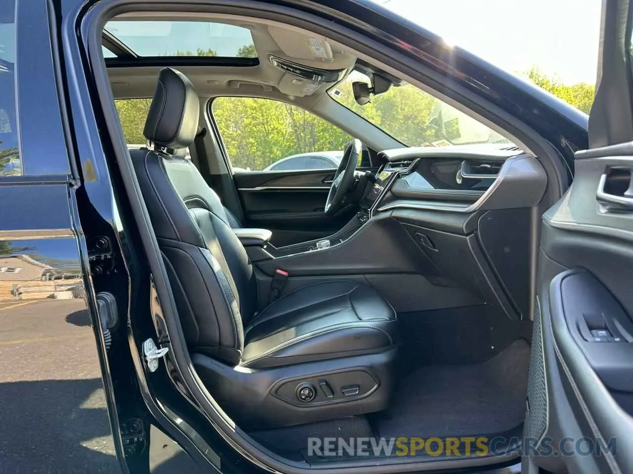 6 fotografías del automóvil dañado 1C4RJYB60RC710533 JEEP GRAND CHER 2024