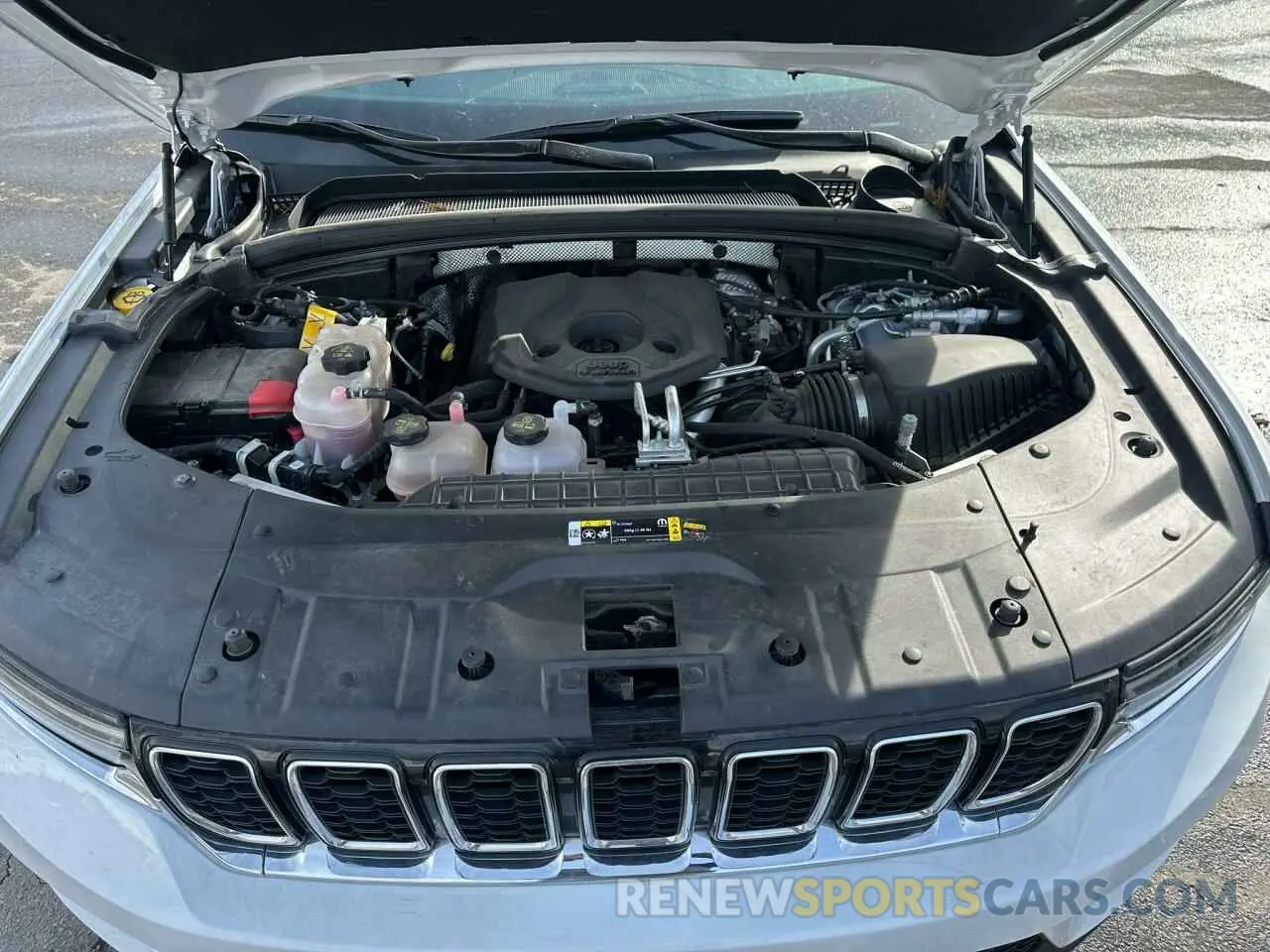 8 fotografías del automóvil dañado 1C4RJYB62RC709917 JEEP GRAND CHER 2024