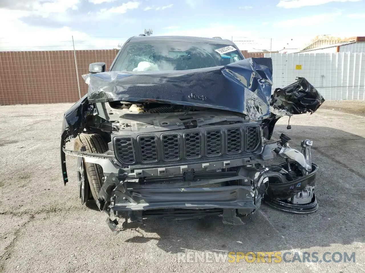 5 fotografías del automóvil dañado 1C4RJHAG0SC275562 JEEP GRAND CHER 2025
