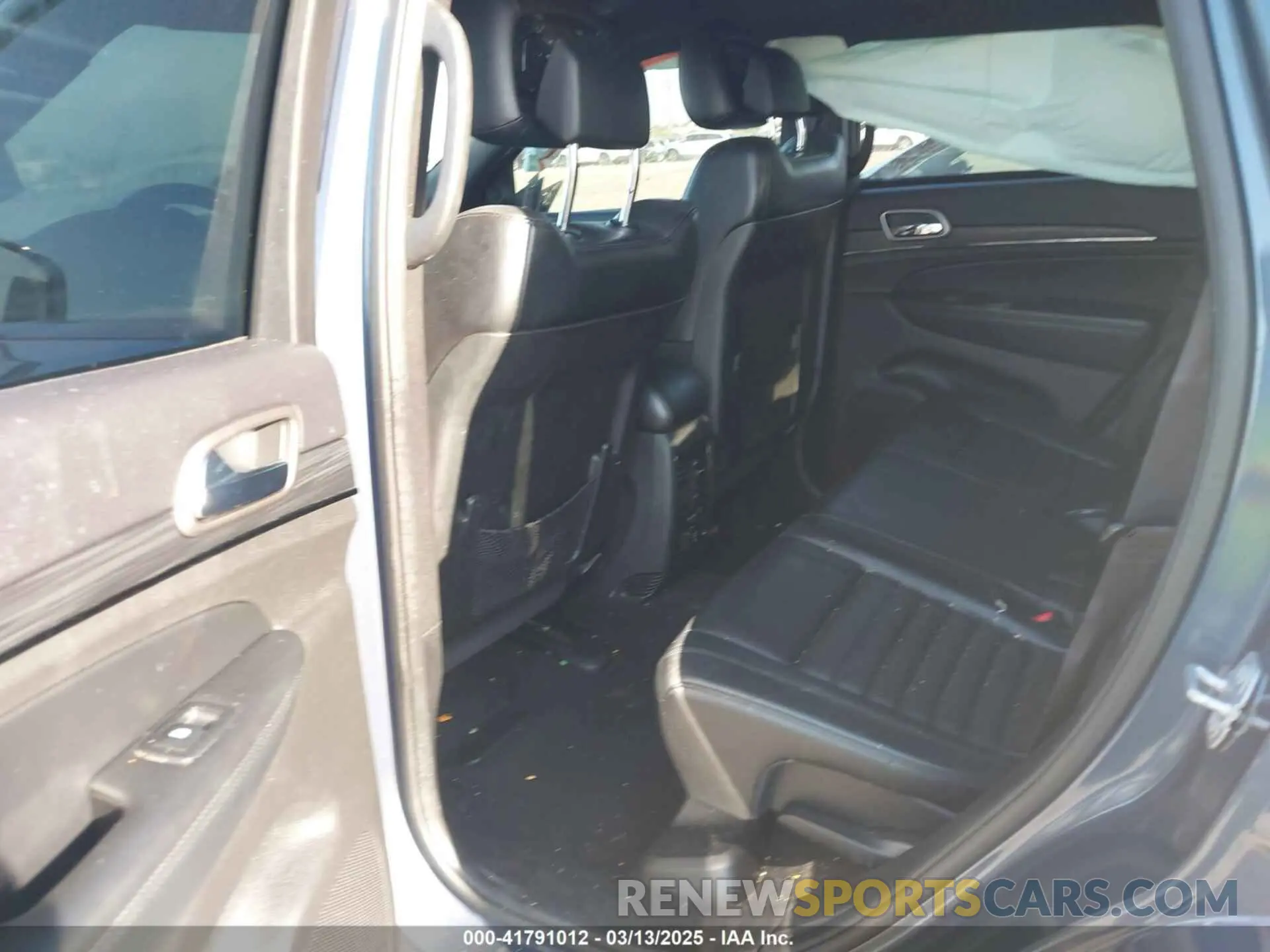 8 fotografías del automóvil dañado 1C4RJEBG1KC811027 JEEP GRAND CHEROKEE 2019