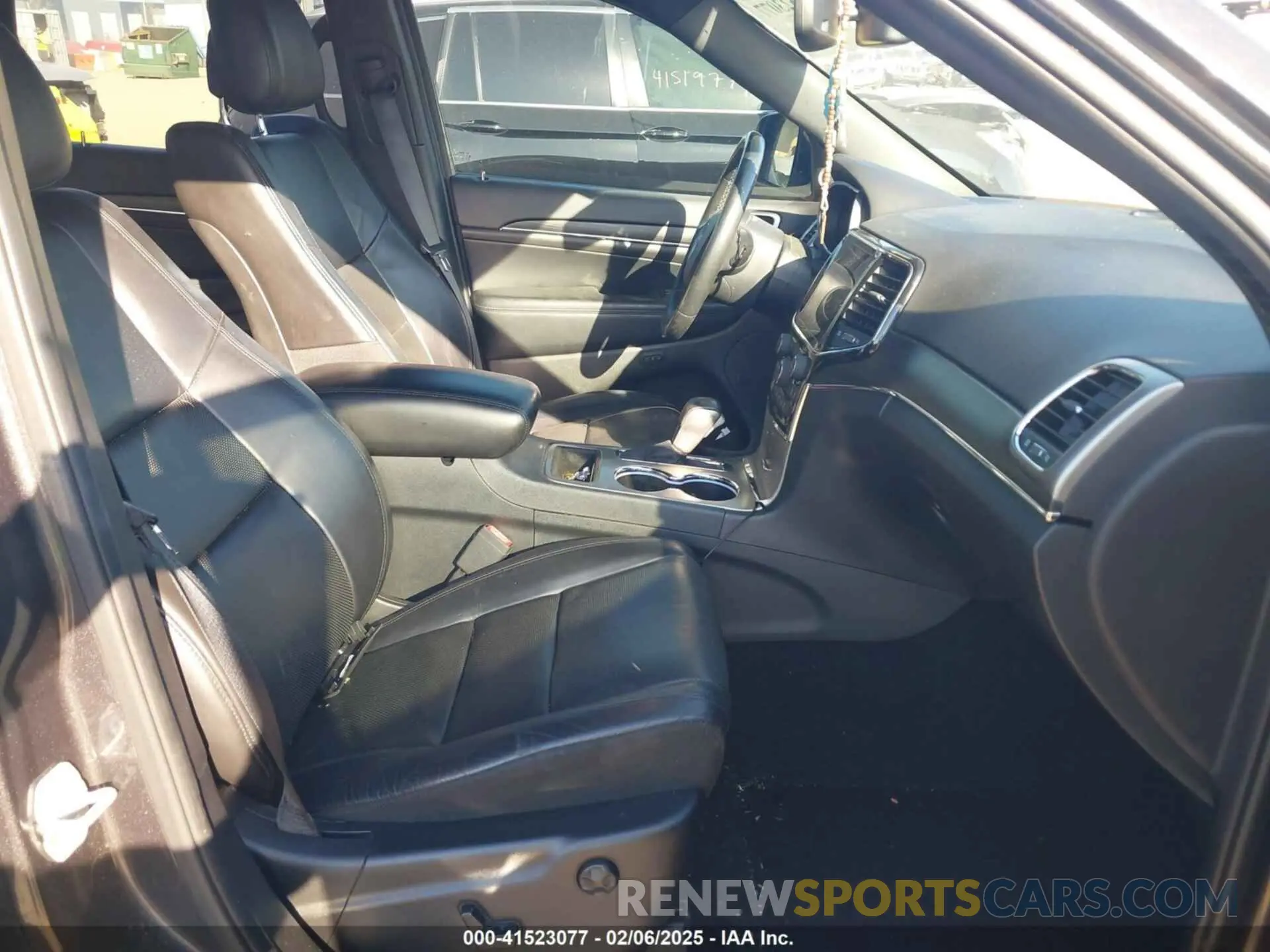 5 fotografías del automóvil dañado 1C4RJEBG4KC698111 JEEP GRAND CHEROKEE 2019