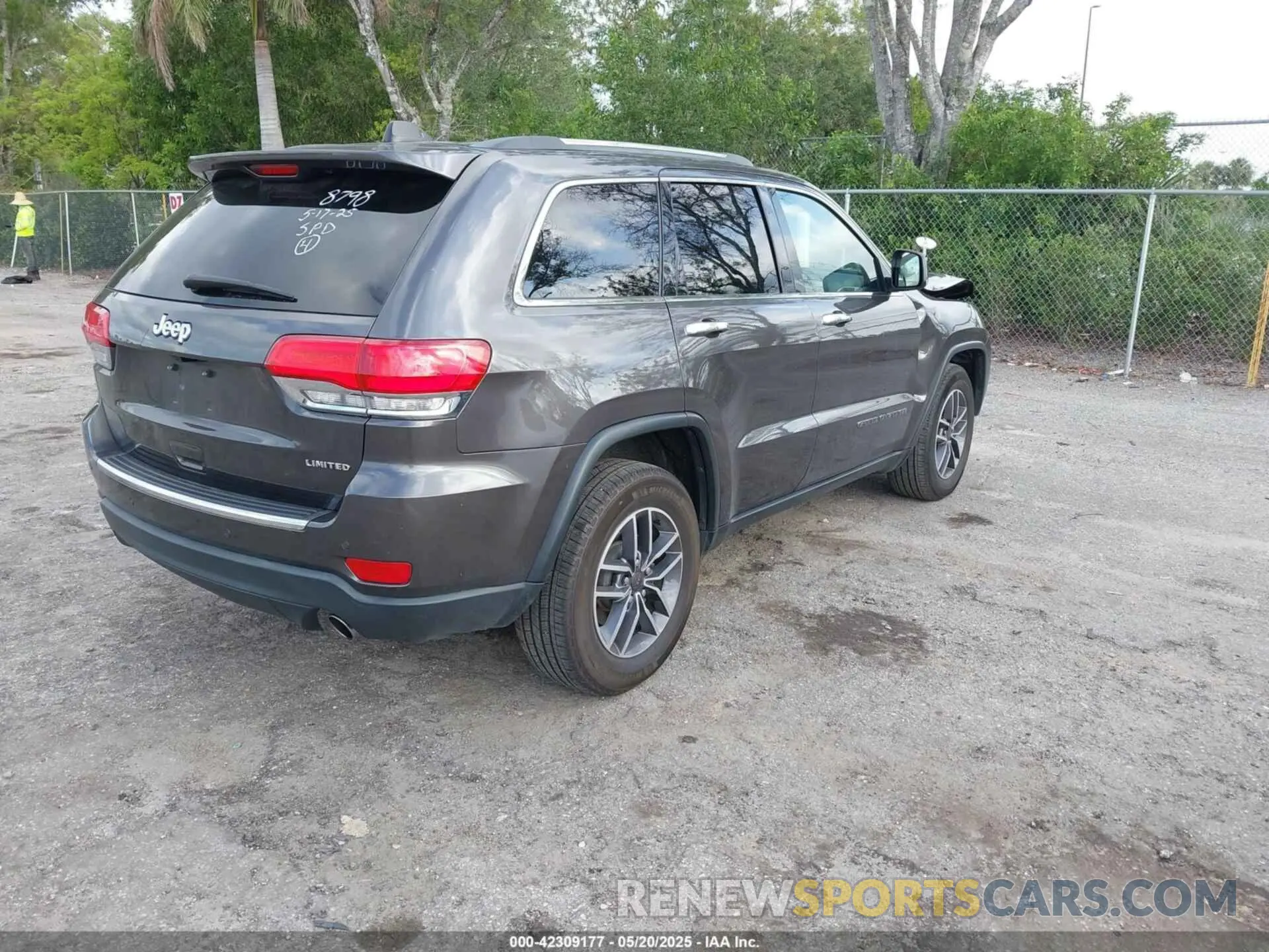 4 fotografías del automóvil dañado 1C4RJEBG9KC658798 JEEP GRAND CHEROKEE 2019