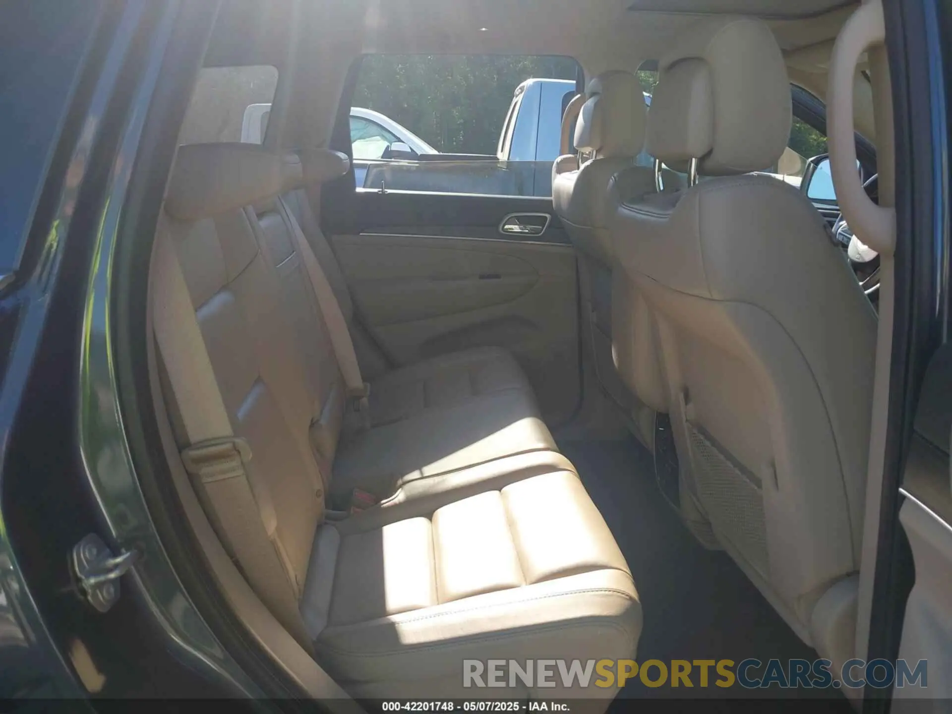 8 fotografías del automóvil dañado 1C4RJFBG3KC679930 JEEP GRAND CHEROKEE 2019