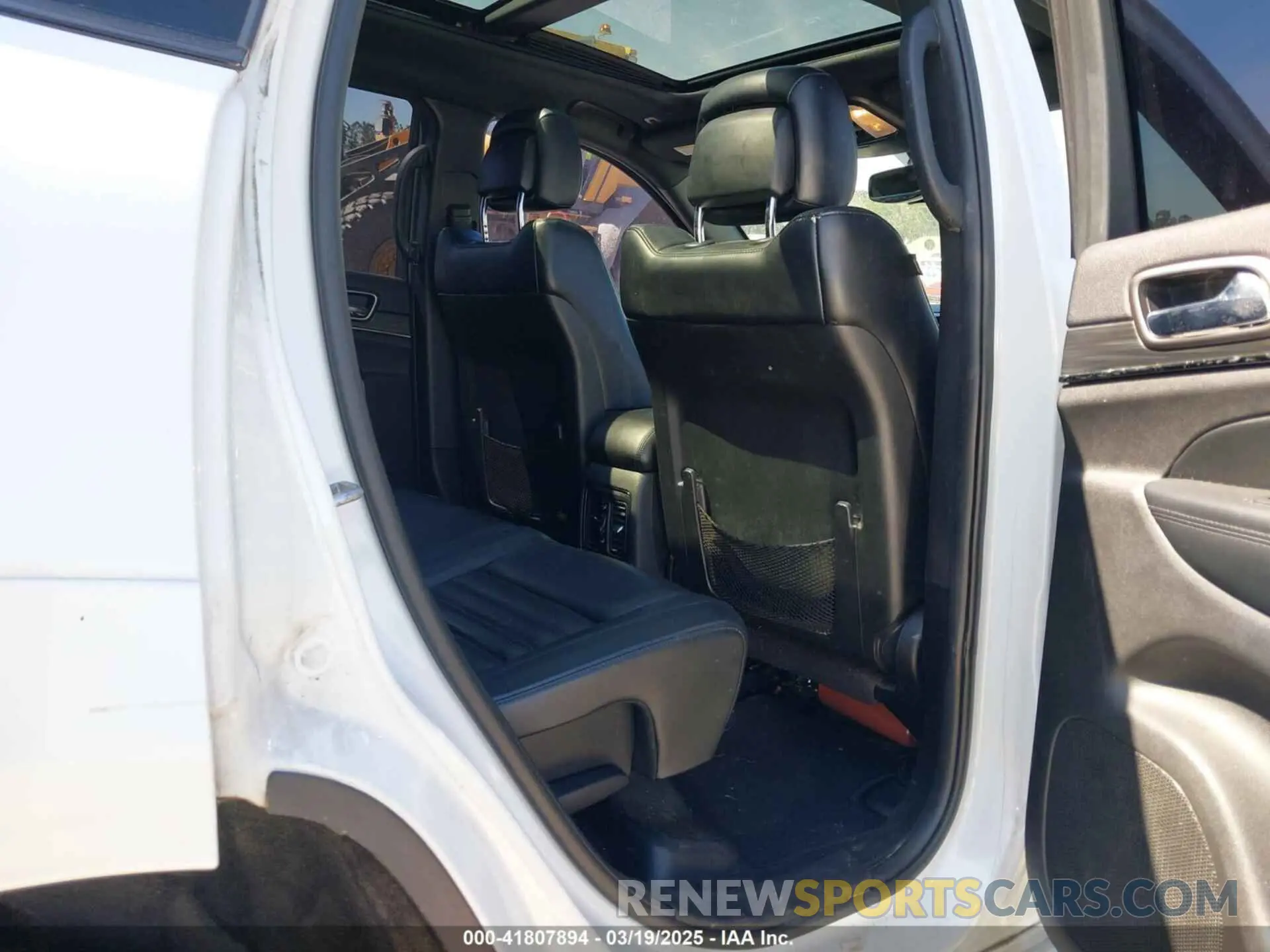 8 fotografías del automóvil dañado 1C4RJFBG5KC628106 JEEP GRAND CHEROKEE 2019