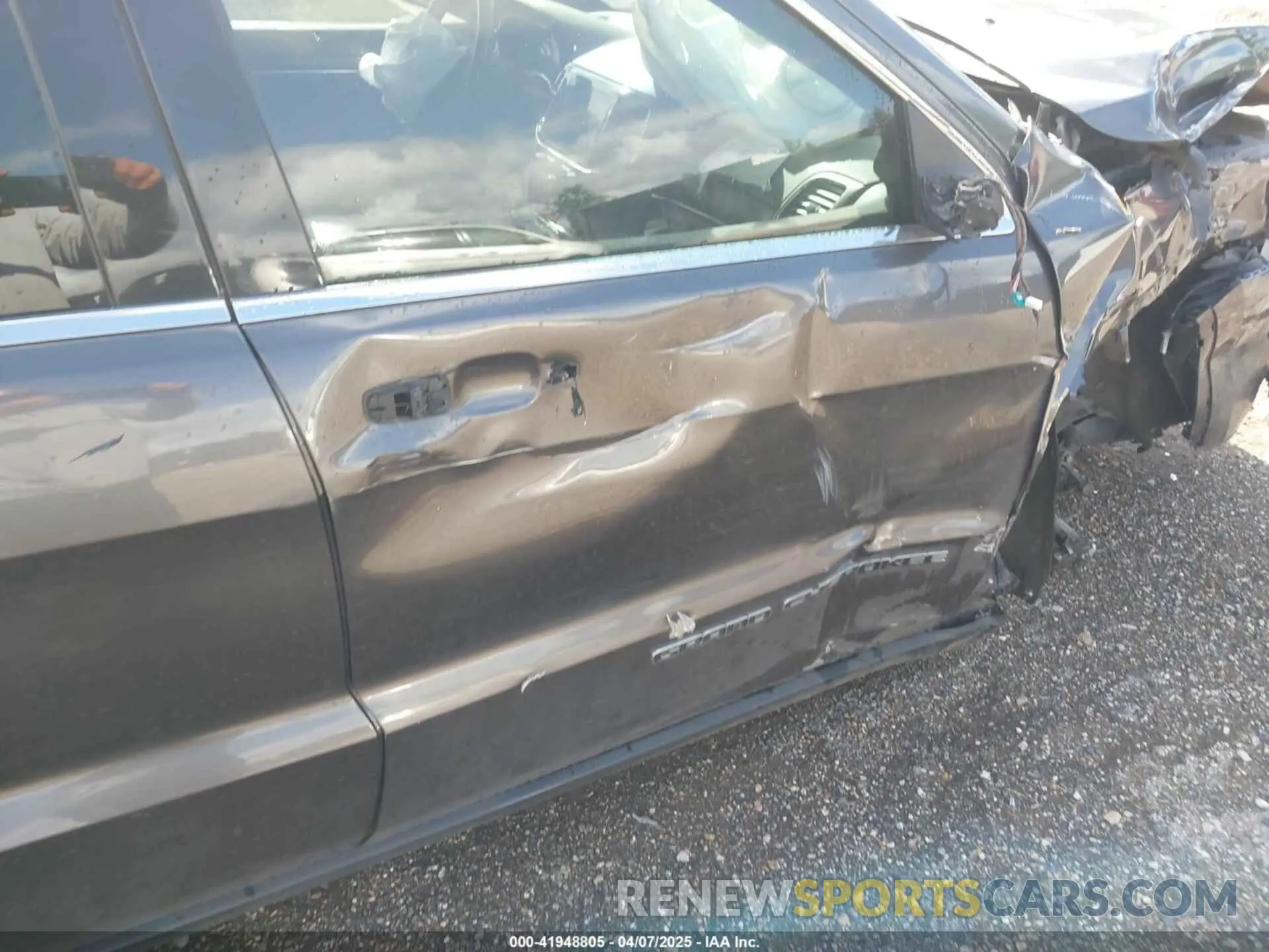 19 fotografías del automóvil dañado 1C4RJFBG6KC538995 JEEP GRAND CHEROKEE 2019