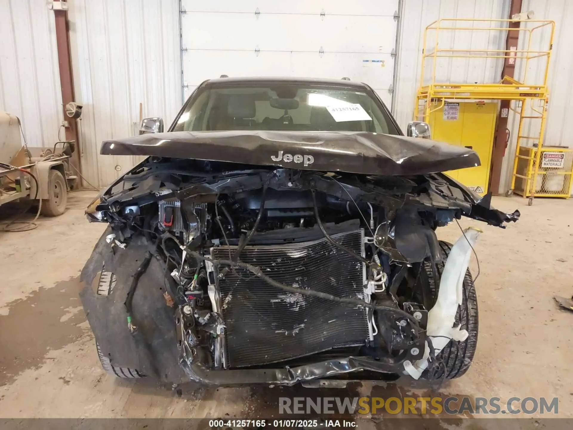 12 fotografías del automóvil dañado 1C4RJFBG6KC611962 JEEP GRAND CHEROKEE 2019