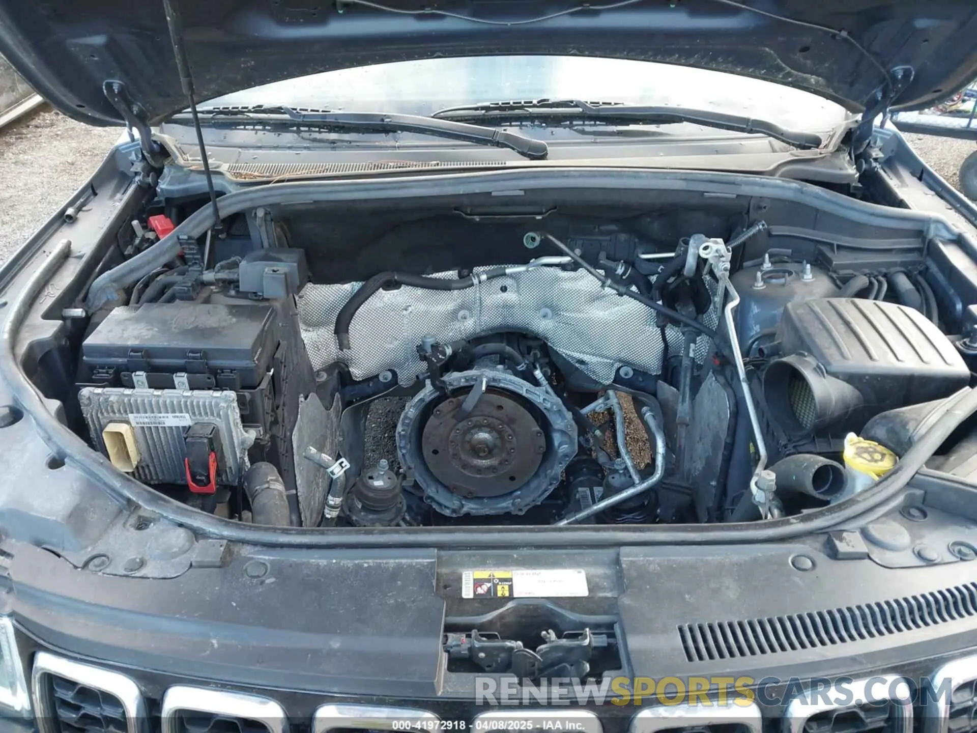 10 fotografías del automóvil dañado 1C4RJFBG7KC829649 JEEP GRAND CHEROKEE 2019