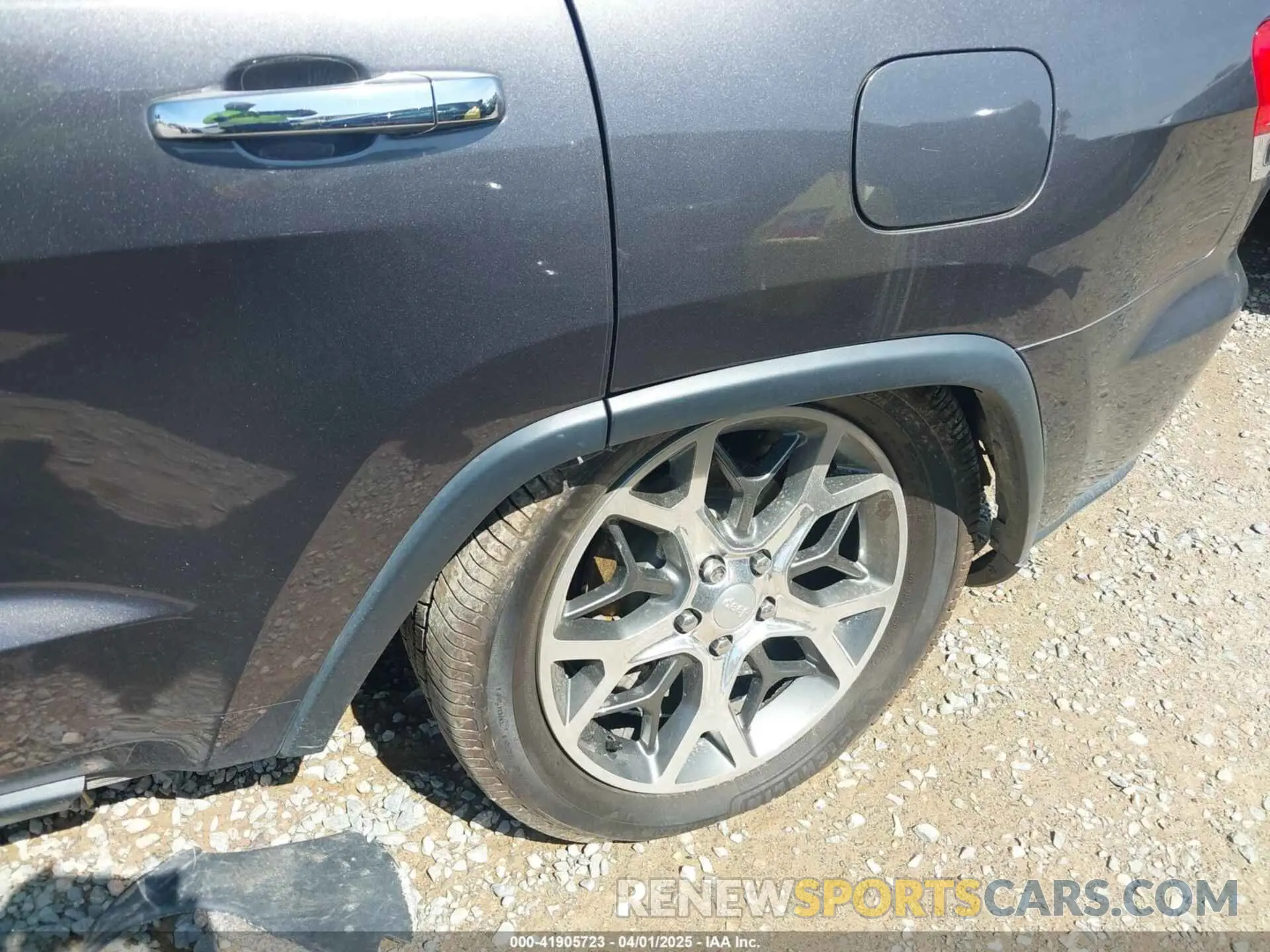 17 fotografías del automóvil dañado 1C4RJFBG8KC552204 JEEP GRAND CHEROKEE 2019