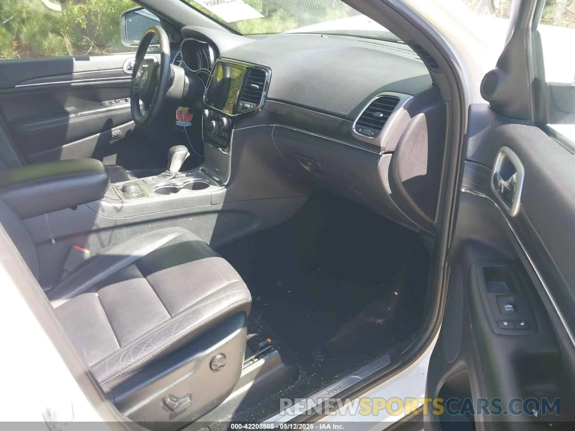 5 fotografías del automóvil dañado 1C4RJFBGXKC695297 JEEP GRAND CHEROKEE 2019