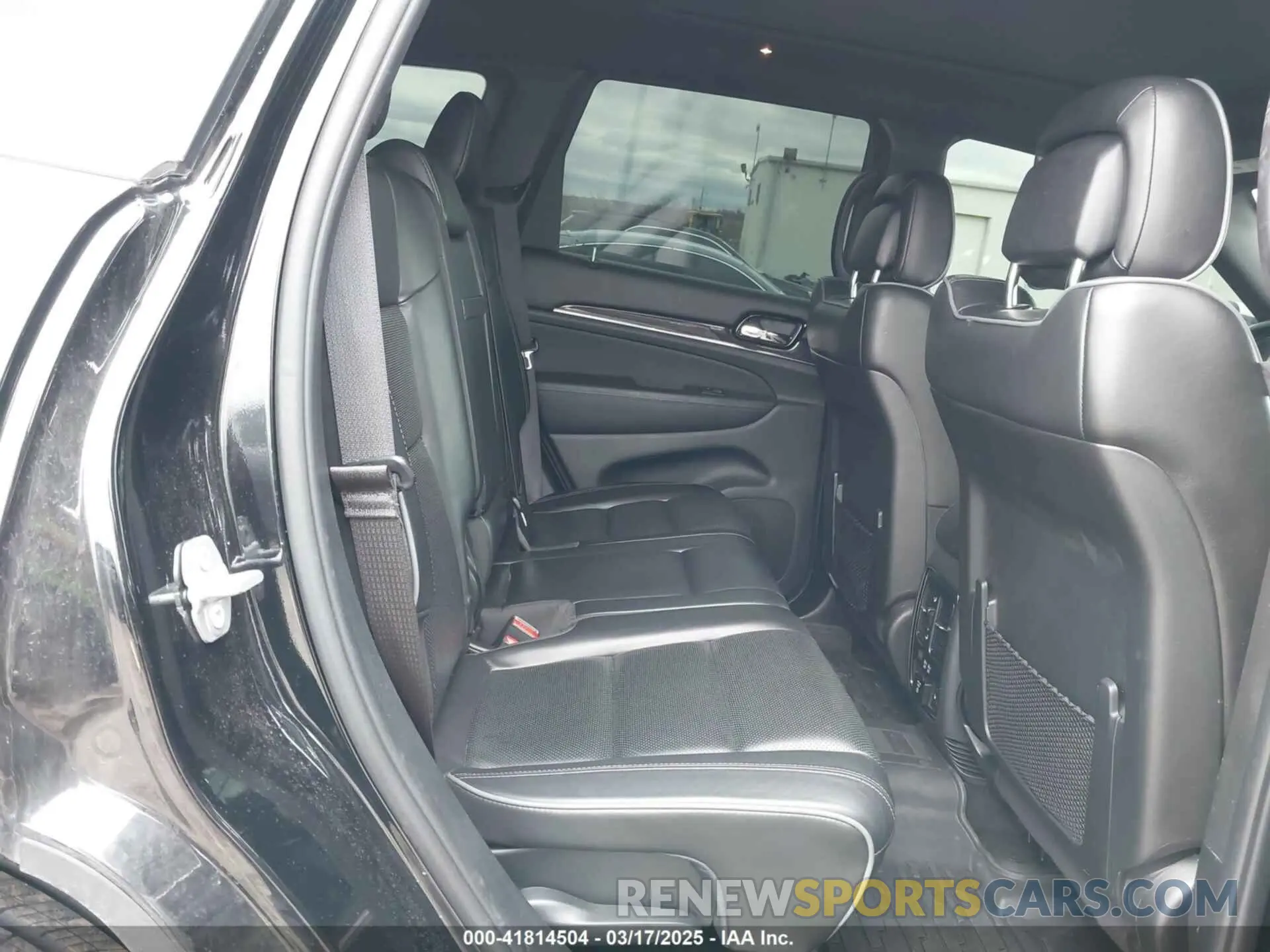 8 fotografías del automóvil dañado 1C4RJFCG0KC554110 JEEP GRAND CHEROKEE 2019