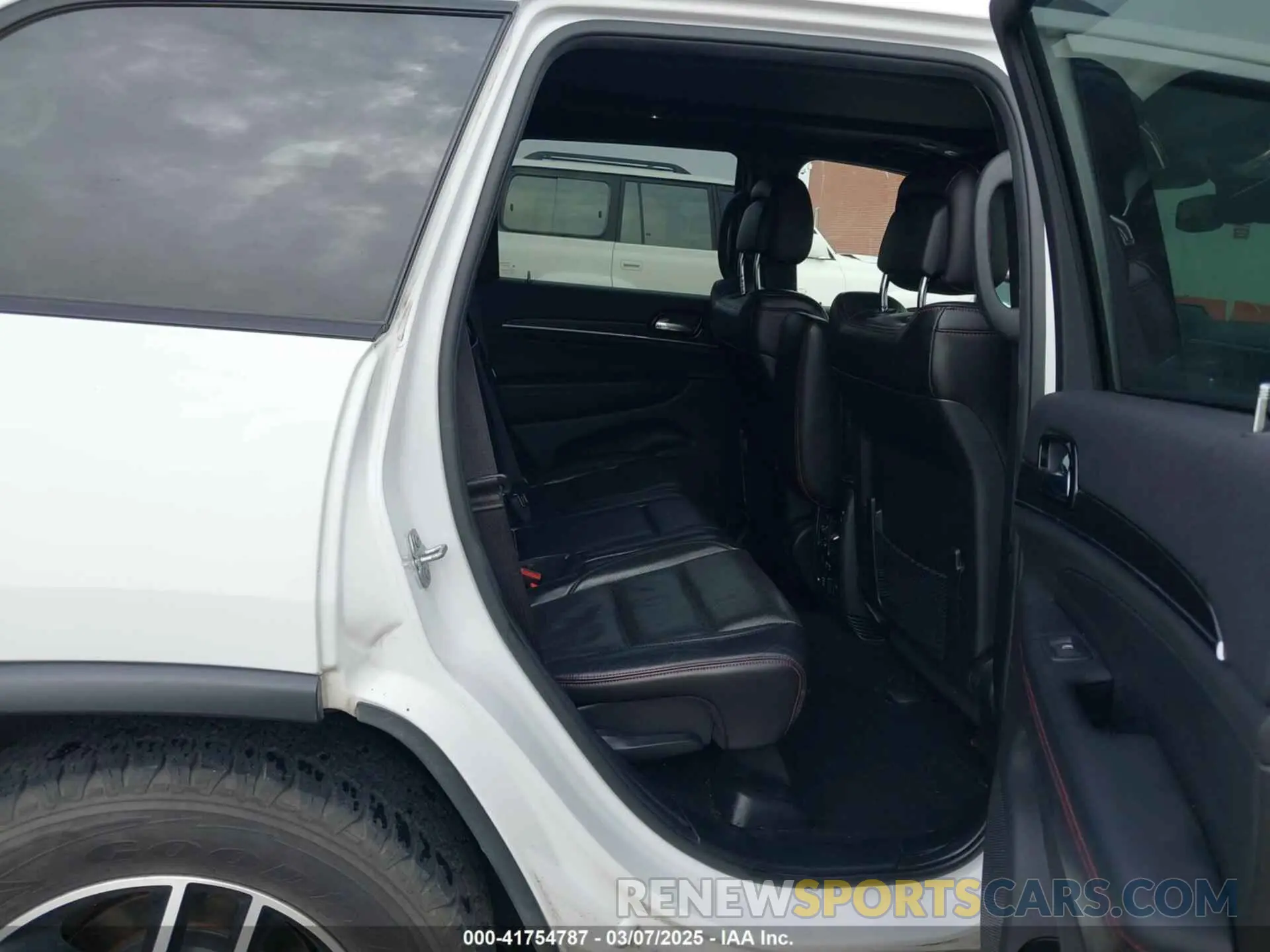 8 fotografías del automóvil dañado 1C4RJFLG0KC837817 JEEP GRAND CHEROKEE 2019