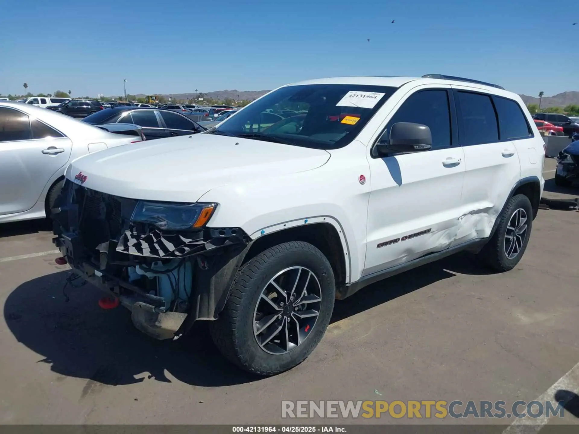 2 fotografías del automóvil dañado 1C4RJFLT2KC762132 JEEP GRAND CHEROKEE 2019