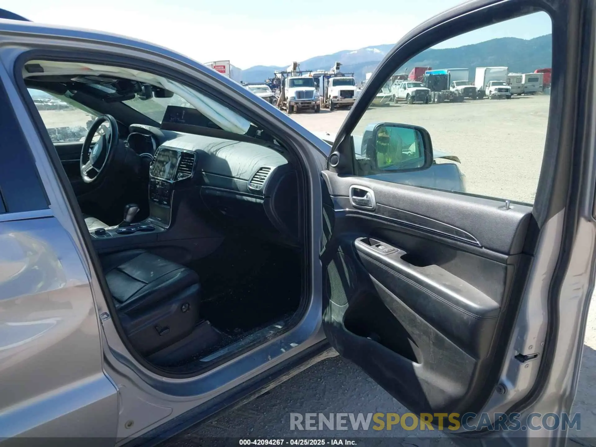 5 fotografías del automóvil dañado 1C4RJFBGXLC322505 JEEP GRAND CHEROKEE 2020