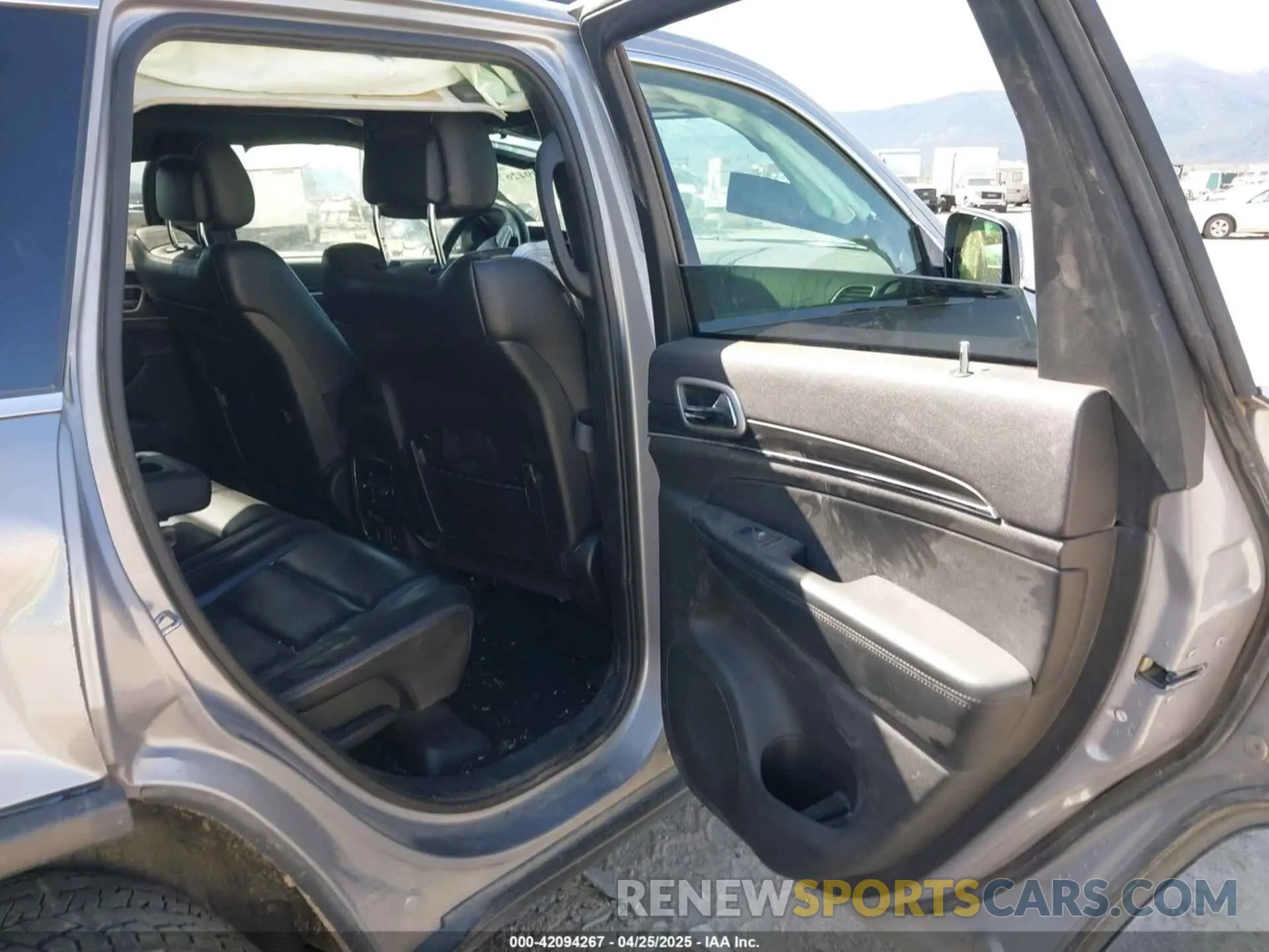 8 fotografías del automóvil dañado 1C4RJFBGXLC322505 JEEP GRAND CHEROKEE 2020