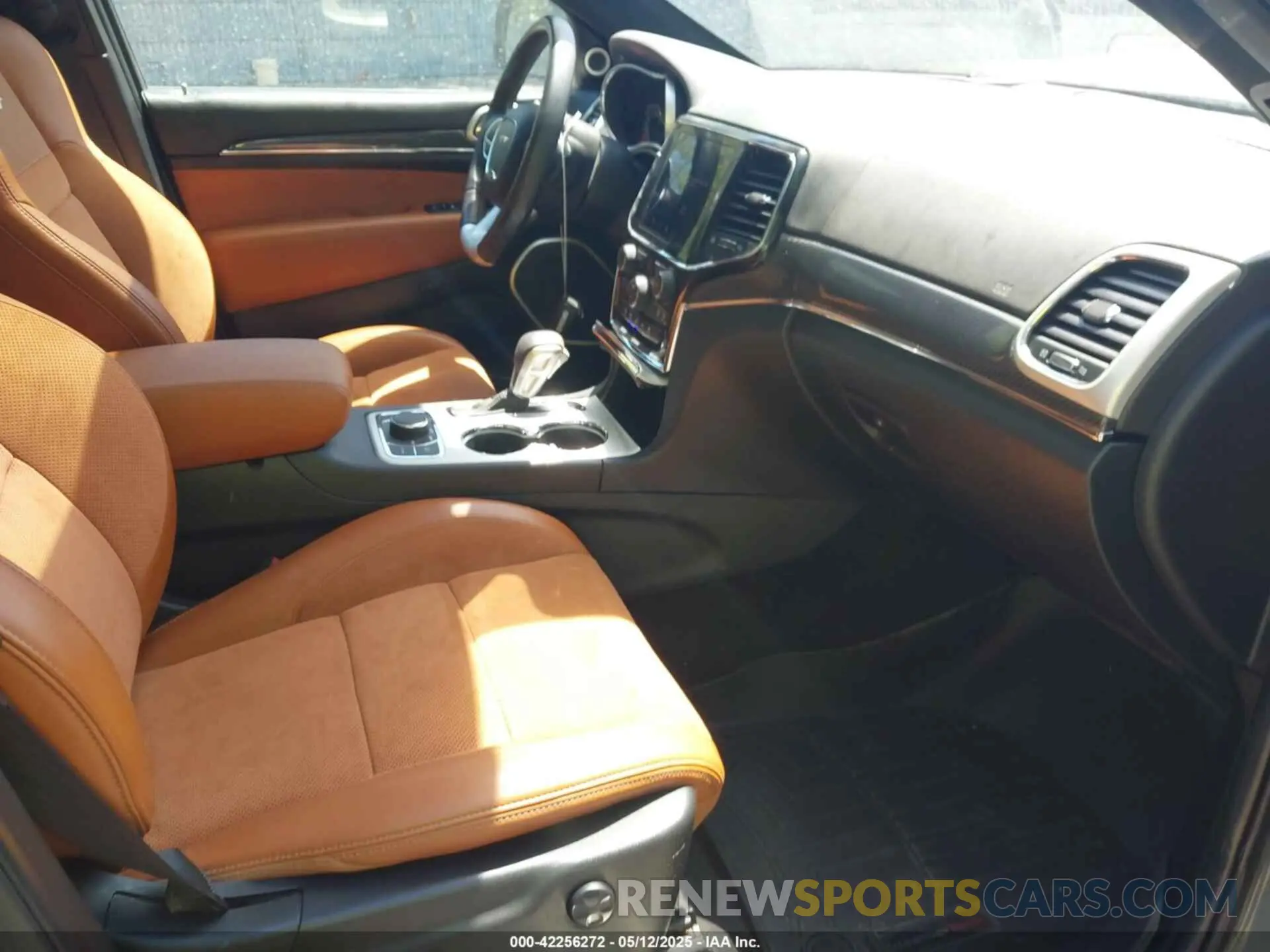 5 fotografías del automóvil dañado 1C4RJFDJ3LC303268 JEEP GRAND CHEROKEE 2020