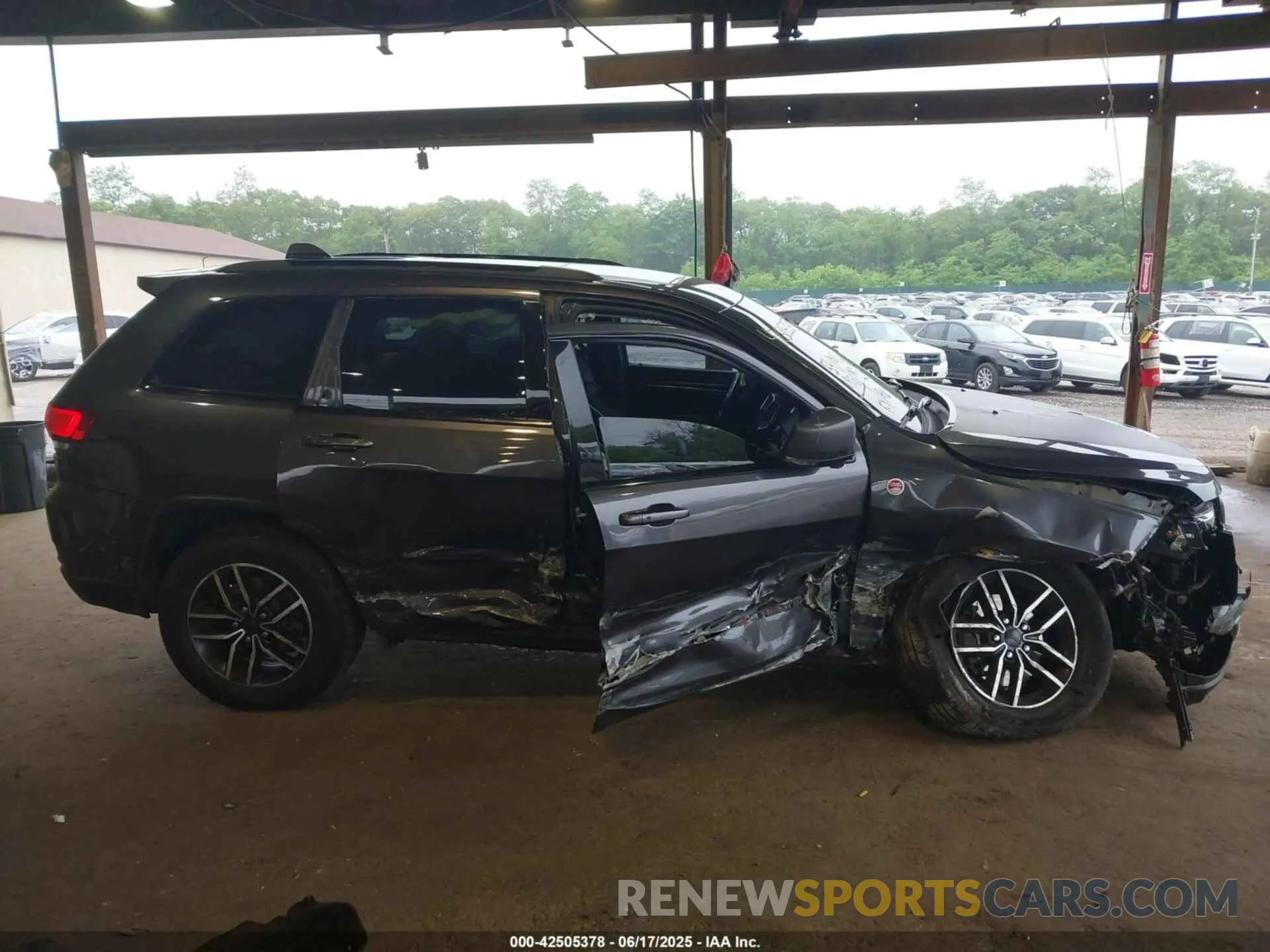 13 fotografías del automóvil dañado 1C4RJFLG3LC218632 JEEP GRAND CHEROKEE 2020