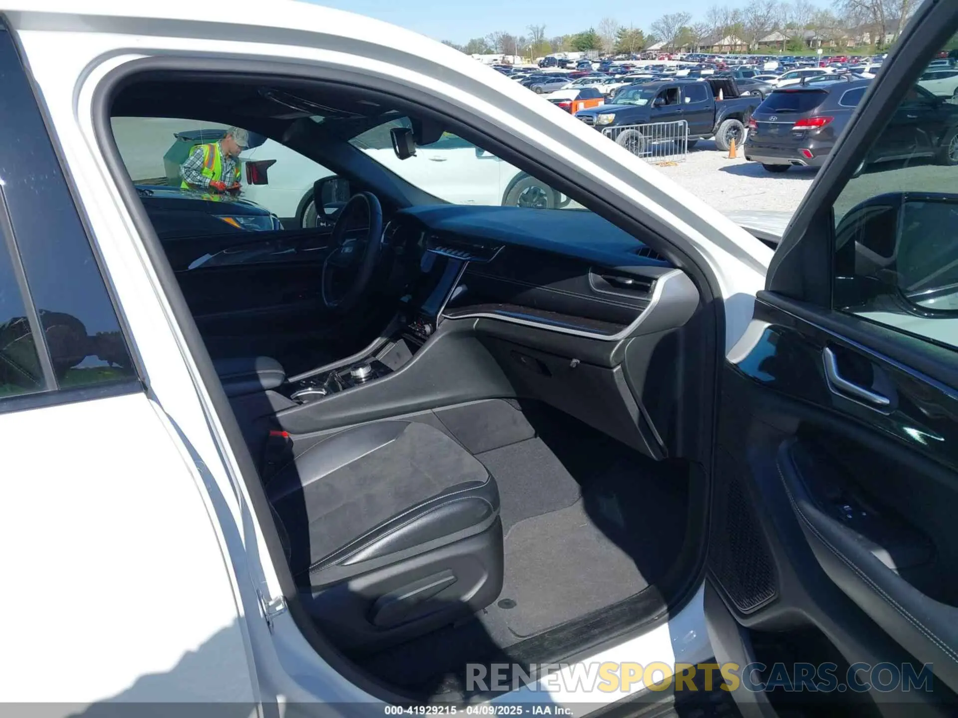 5 fotografías del automóvil dañado 1C4RJHAG1PC515399 JEEP GRAND CHEROKEE 2023