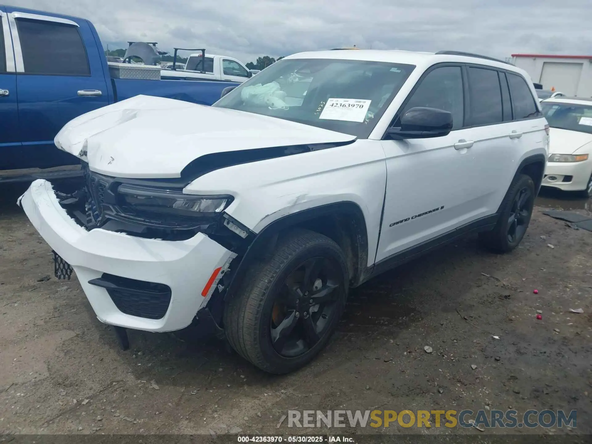 2 fotografías del automóvil dañado 1C4RJHBG9PC533387 JEEP GRAND CHEROKEE 2023