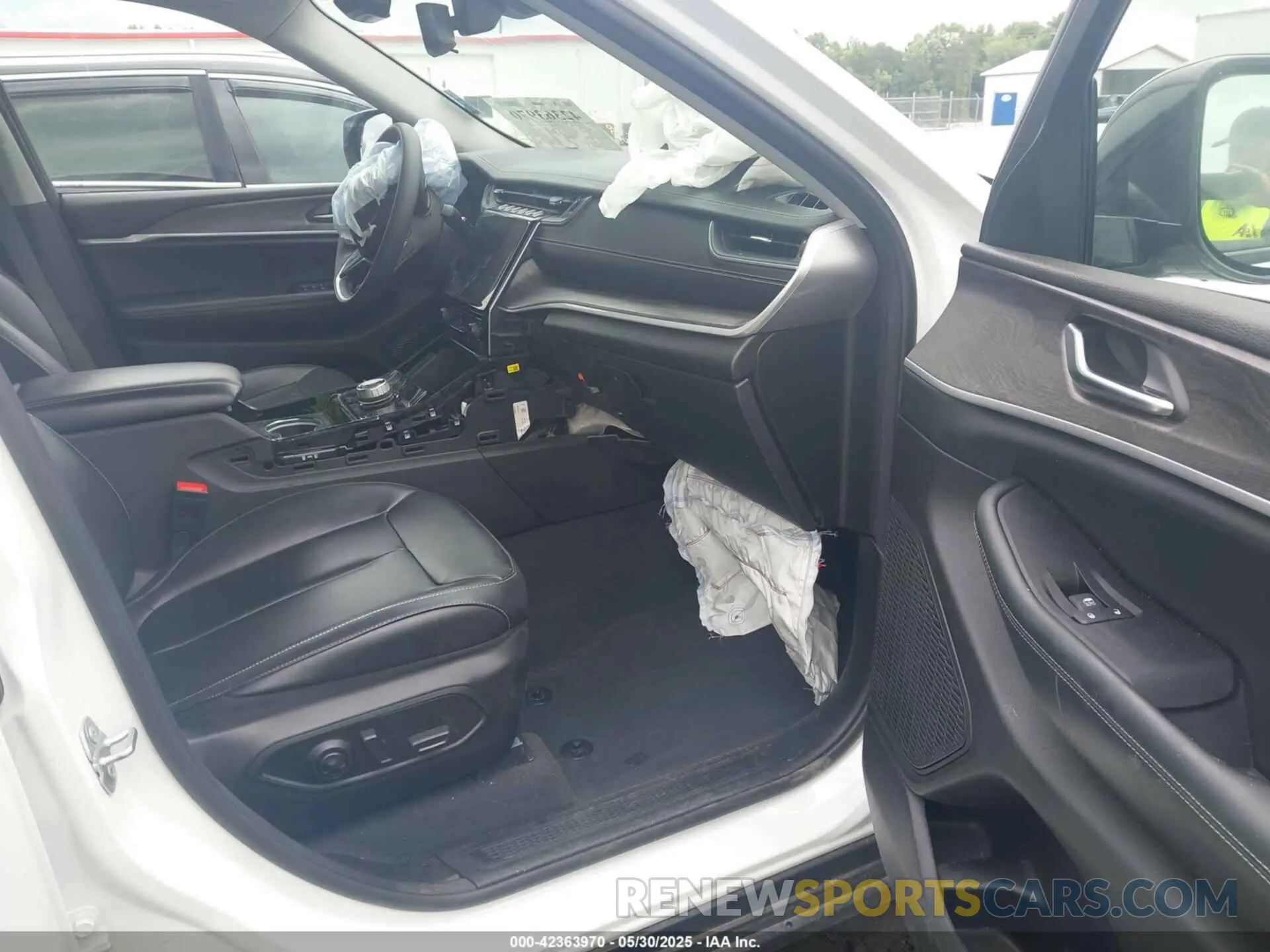 5 fotografías del automóvil dañado 1C4RJHBG9PC533387 JEEP GRAND CHEROKEE 2023