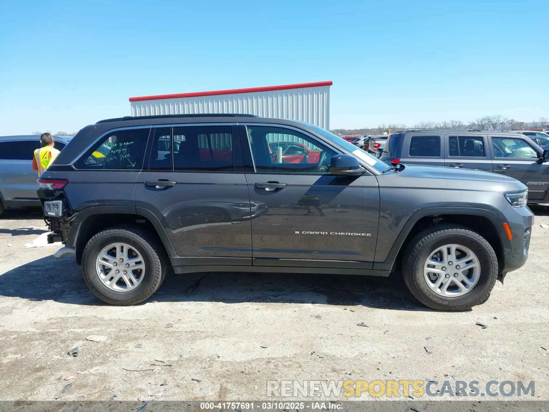 13 fotografías del automóvil dañado 1C4RJGAG0RC242288 JEEP GRAND CHEROKEE 2024