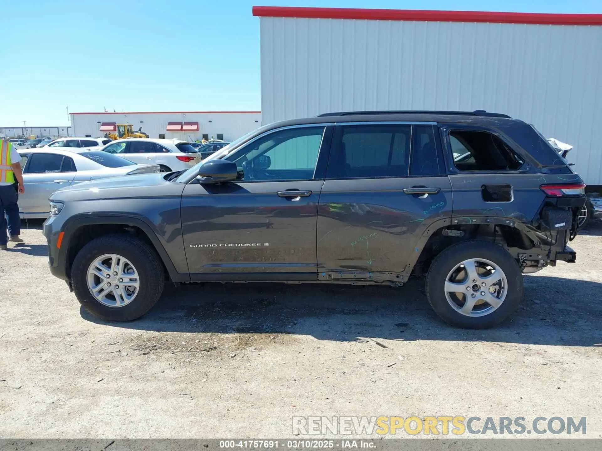 14 fotografías del automóvil dañado 1C4RJGAG0RC242288 JEEP GRAND CHEROKEE 2024