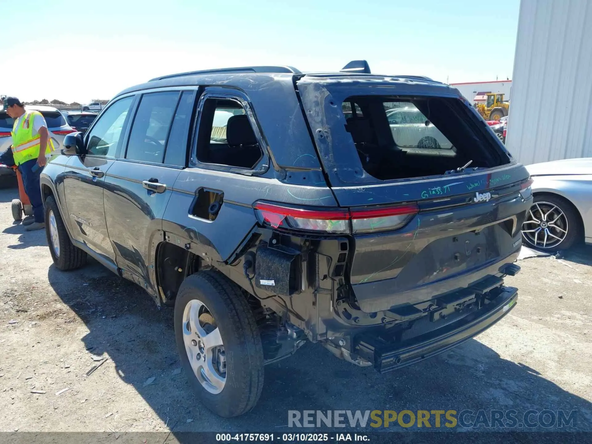 3 fotografías del automóvil dañado 1C4RJGAG0RC242288 JEEP GRAND CHEROKEE 2024