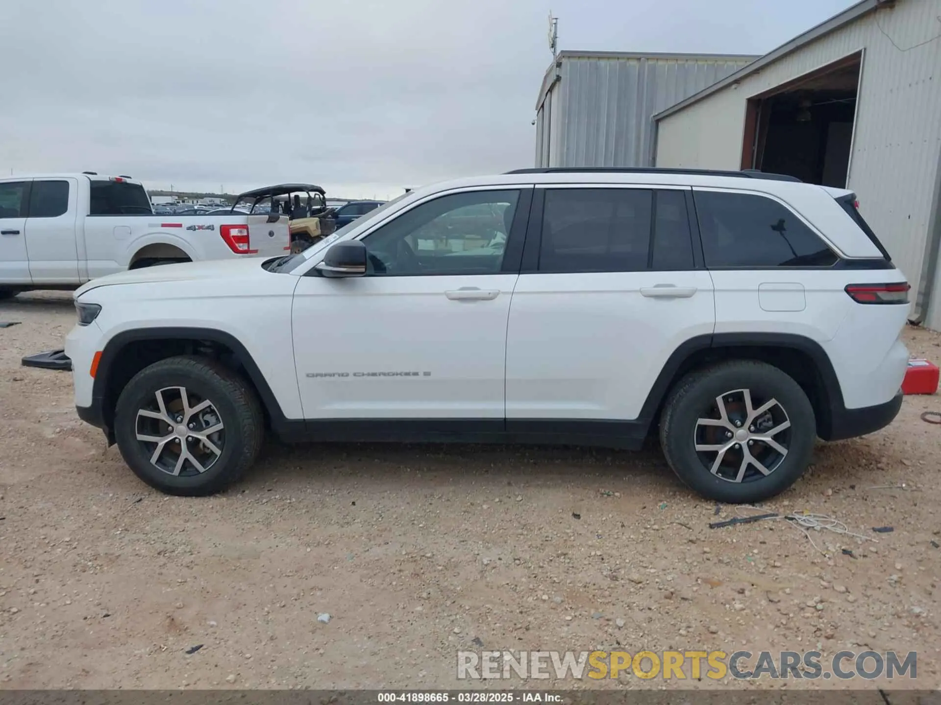14 fotografías del automóvil dañado 1C4RJGBG1RC112860 JEEP GRAND CHEROKEE 2024