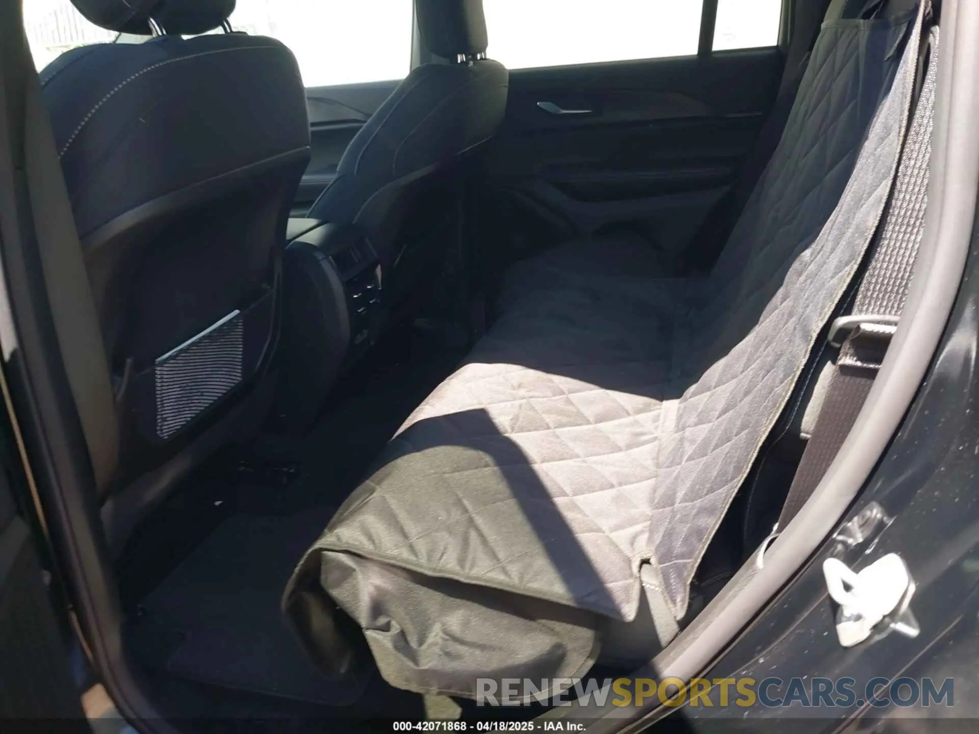 8 fotografías del automóvil dañado 1C4RJHAGXRC252560 JEEP GRAND CHEROKEE 2024