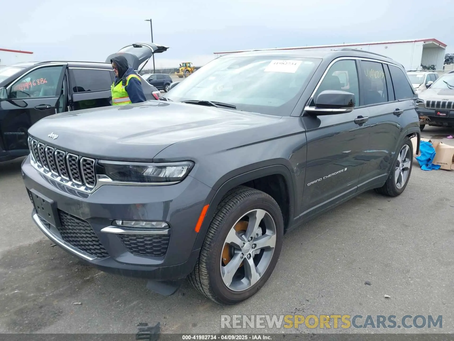 2 fotografías del automóvil dañado 1C4RJHBG2RC162673 JEEP GRAND CHEROKEE 2024