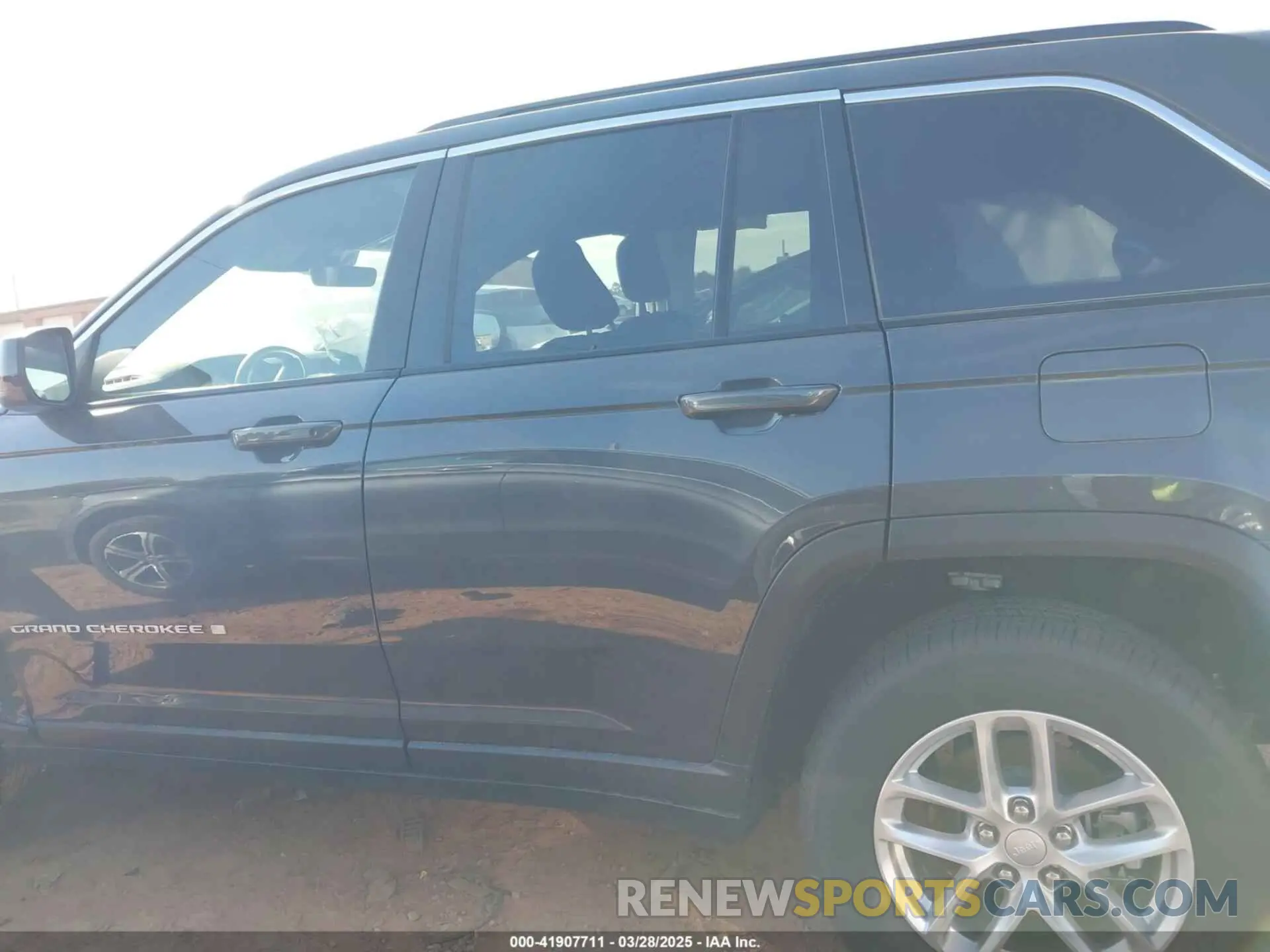 13 fotografías del automóvil dañado 1C4RJHAG3SC271389 JEEP GRAND CHEROKEE 2025