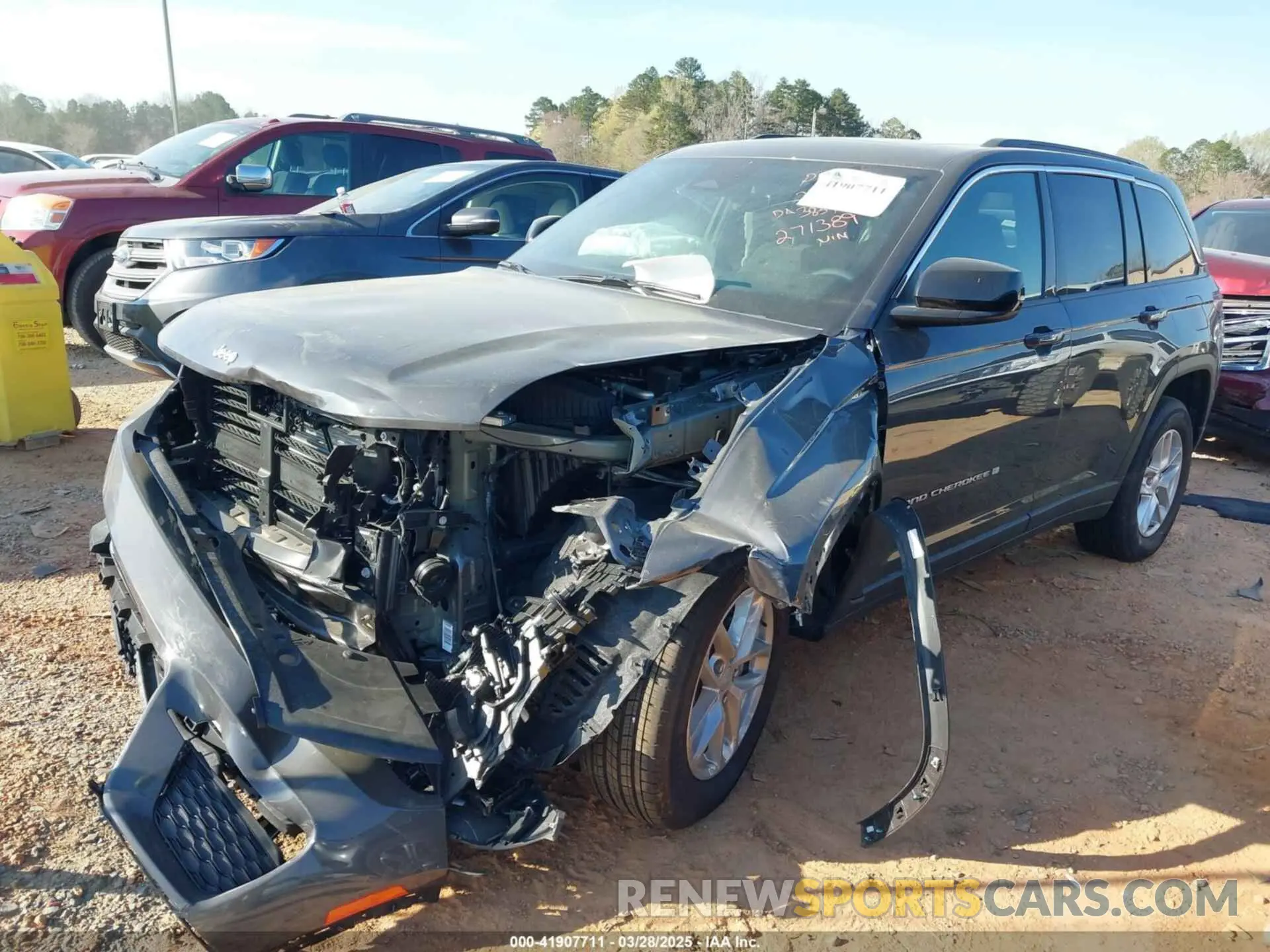 2 fotografías del automóvil dañado 1C4RJHAG3SC271389 JEEP GRAND CHEROKEE 2025