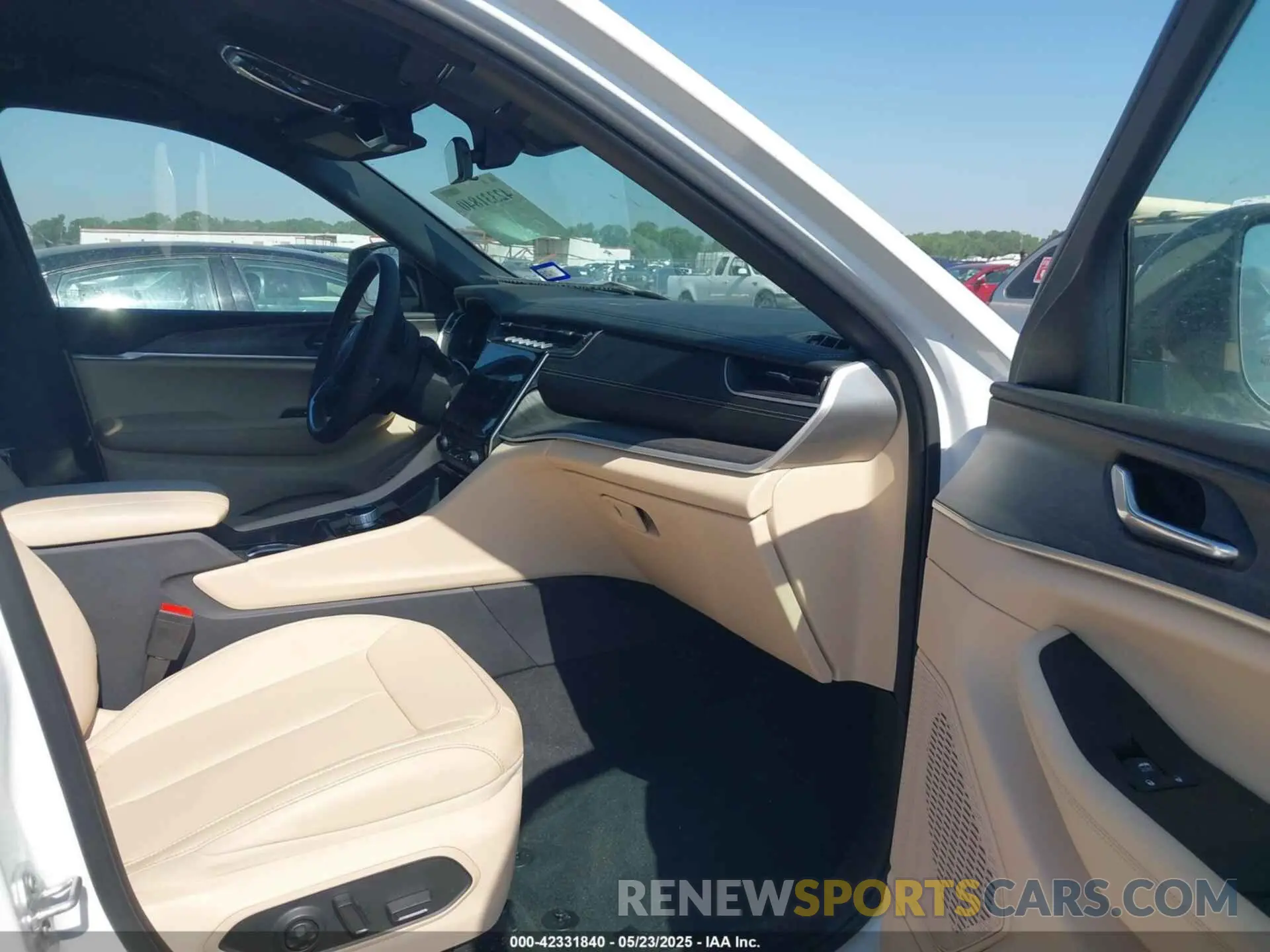 5 fotografías del automóvil dañado 1C4RJHBG7SC272351 JEEP GRAND CHEROKEE 2025