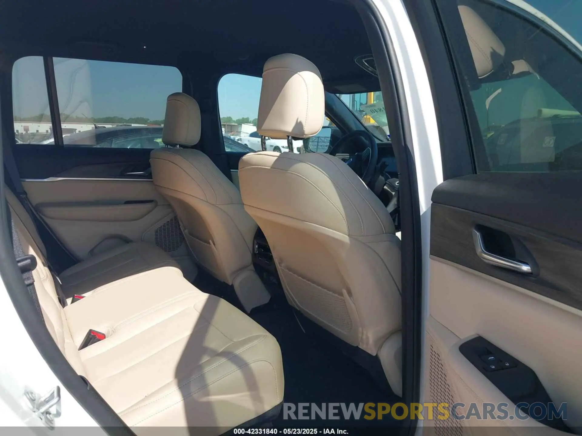 8 fotografías del automóvil dañado 1C4RJHBG7SC272351 JEEP GRAND CHEROKEE 2025