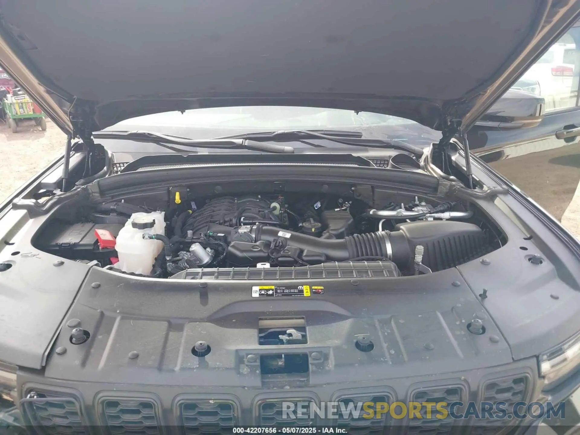 10 fotografías del automóvil dañado 1C4RJHBG8SC298313 JEEP GRAND CHEROKEE 2025