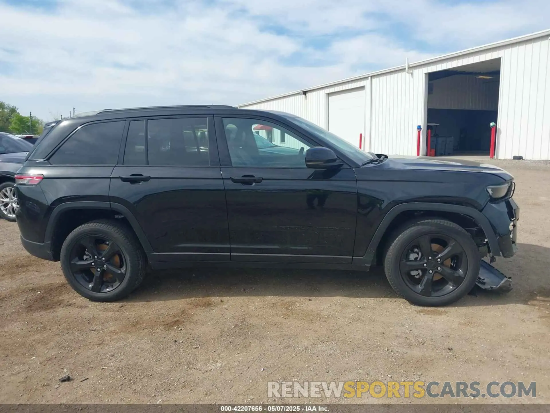 13 fotografías del automóvil dañado 1C4RJHBG8SC298313 JEEP GRAND CHEROKEE 2025