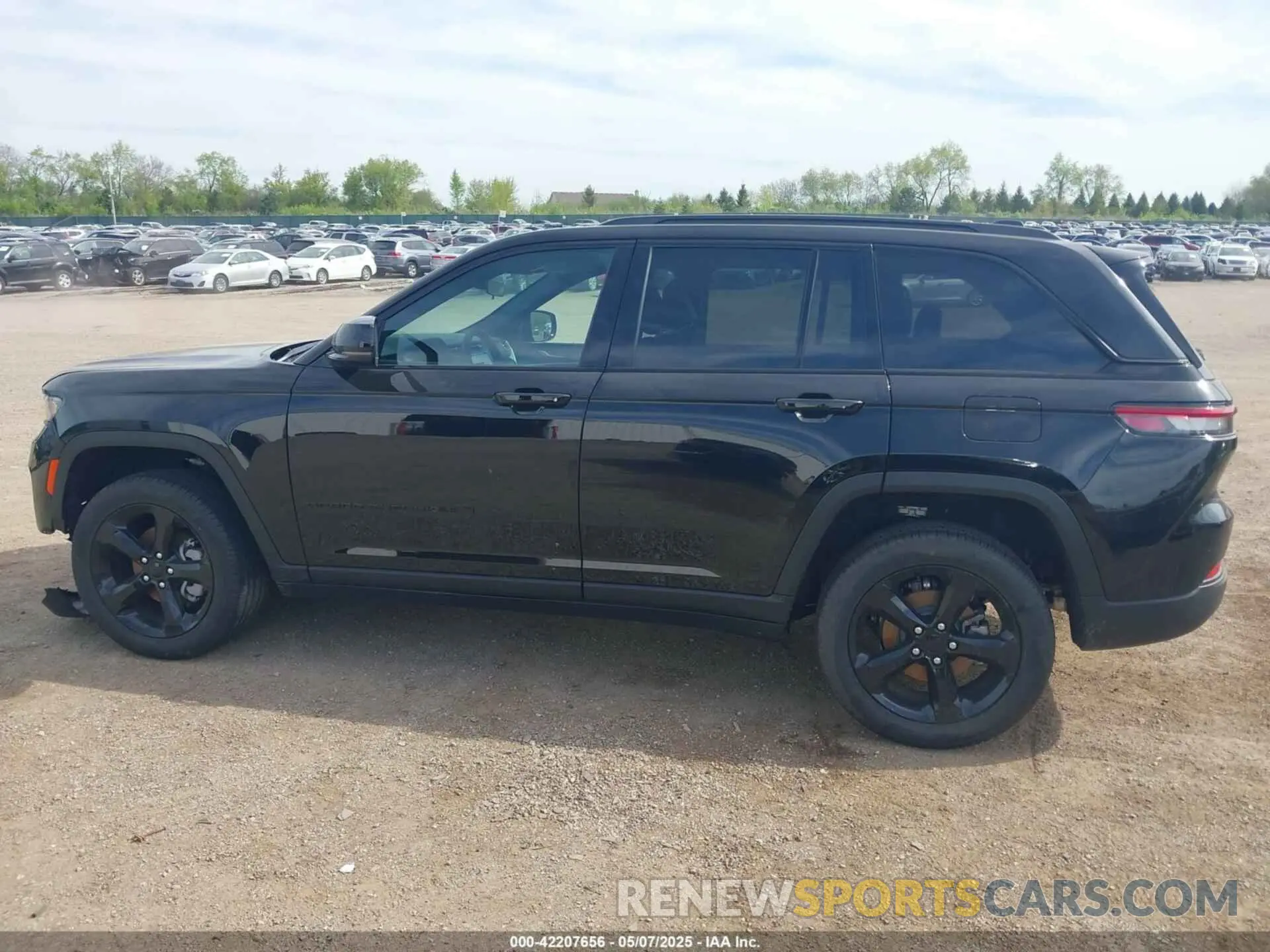 14 fotografías del automóvil dañado 1C4RJHBG8SC298313 JEEP GRAND CHEROKEE 2025