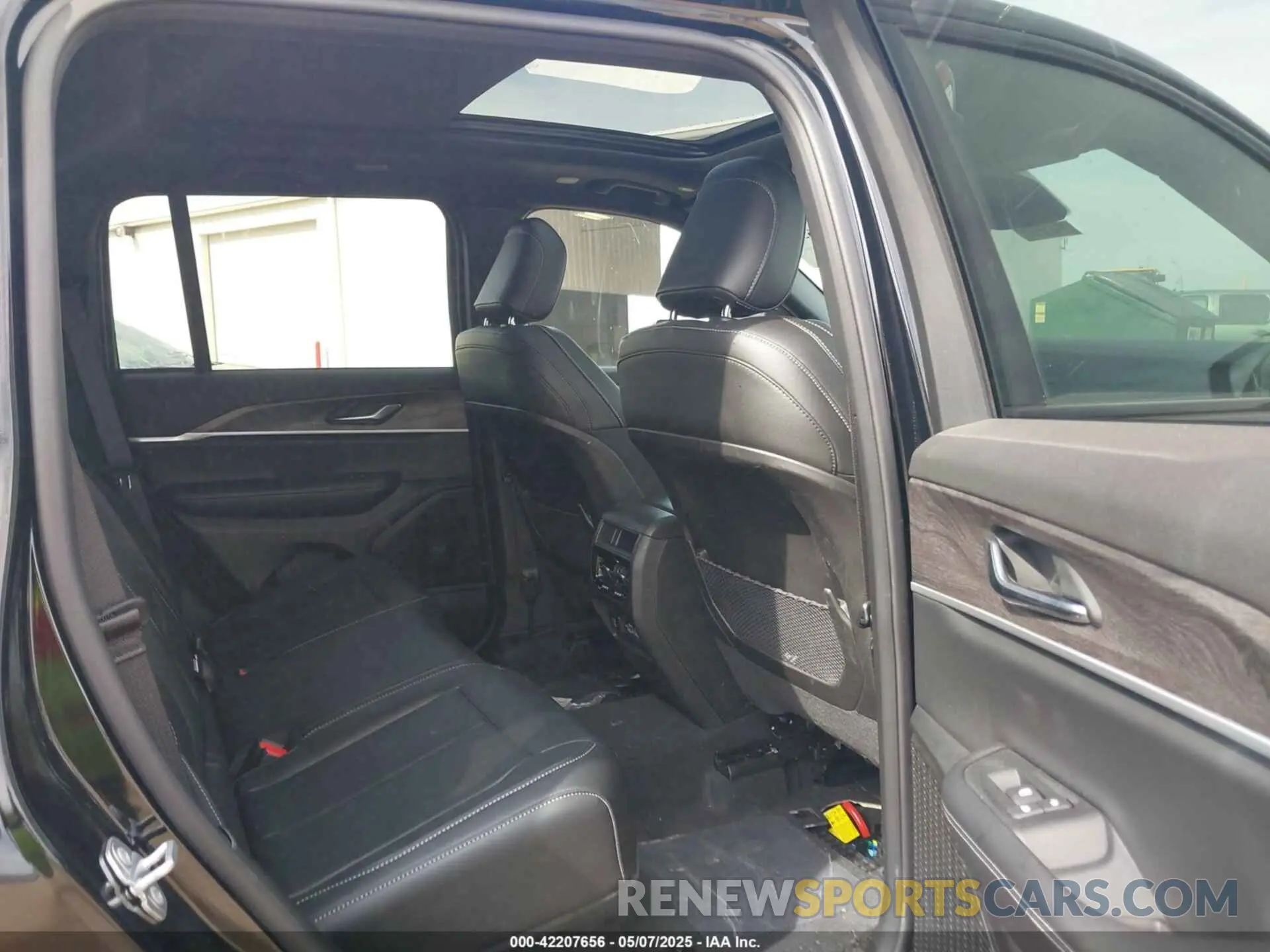 8 fotografías del automóvil dañado 1C4RJHBG8SC298313 JEEP GRAND CHEROKEE 2025