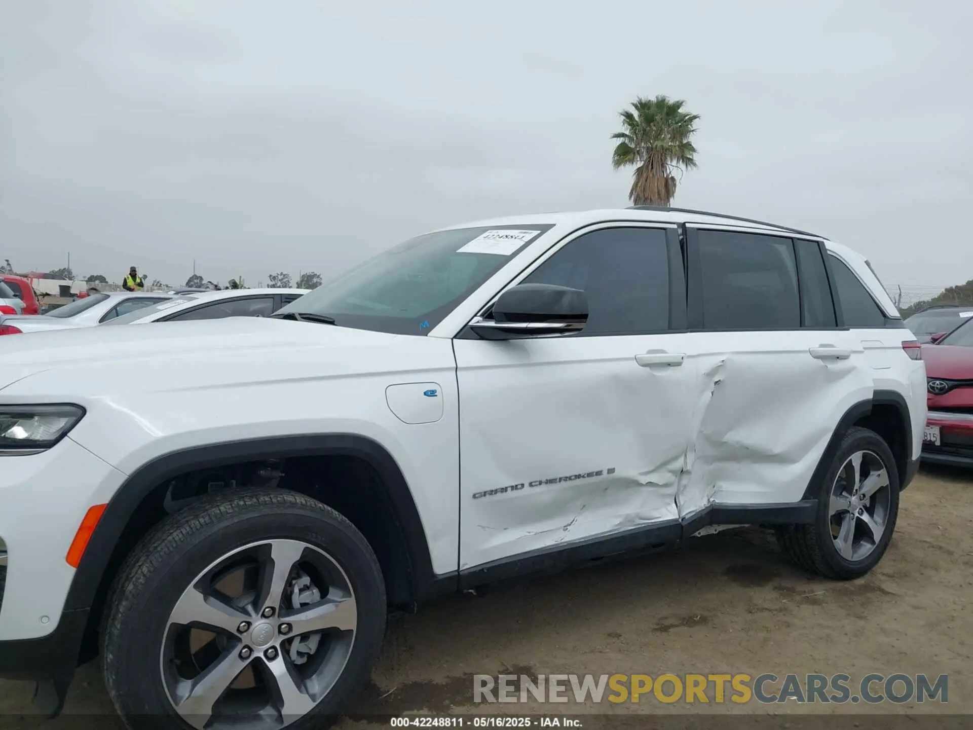 14 fotografías del automóvil dañado 1C4RJYB67N8761928 JEEP GRAND CHEROKEE 4XE 2022