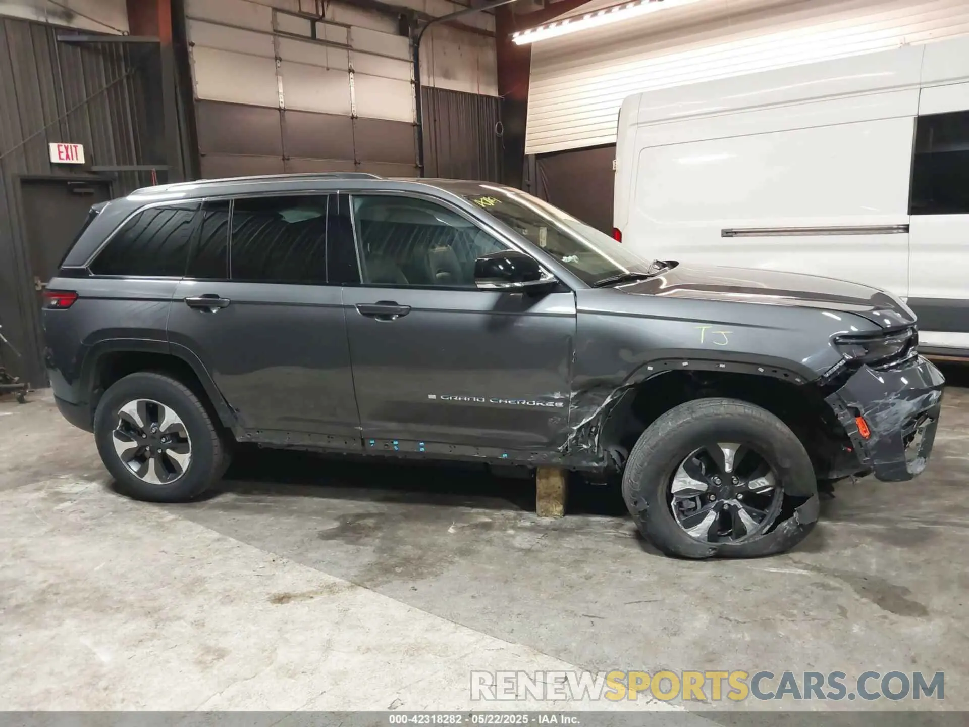 13 fotografías del automóvil dañado 1C4RJYB69N8715159 JEEP GRAND CHEROKEE 4XE 2022