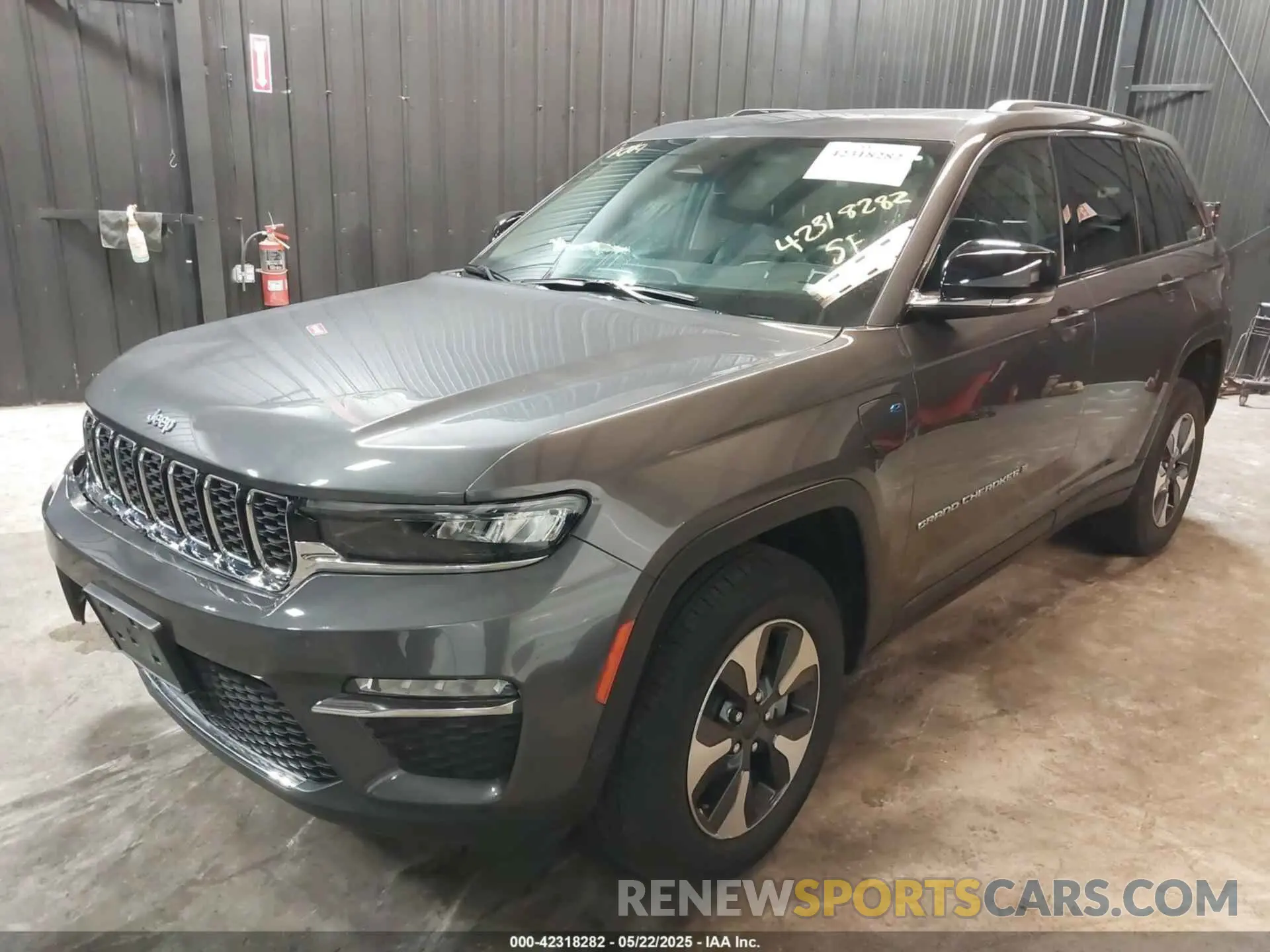 2 fotografías del automóvil dañado 1C4RJYB69N8715159 JEEP GRAND CHEROKEE 4XE 2022