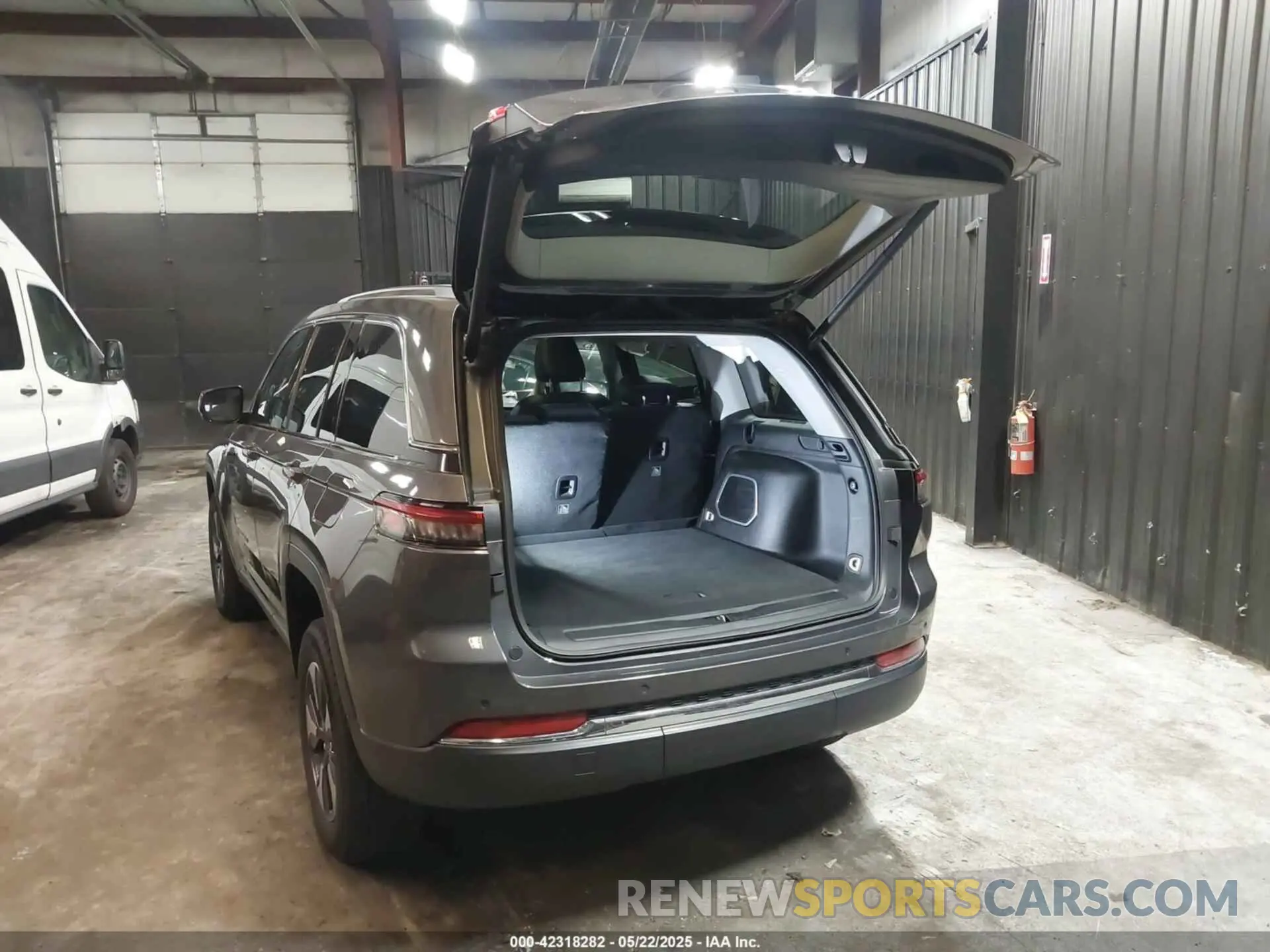 3 fotografías del automóvil dañado 1C4RJYB69N8715159 JEEP GRAND CHEROKEE 4XE 2022