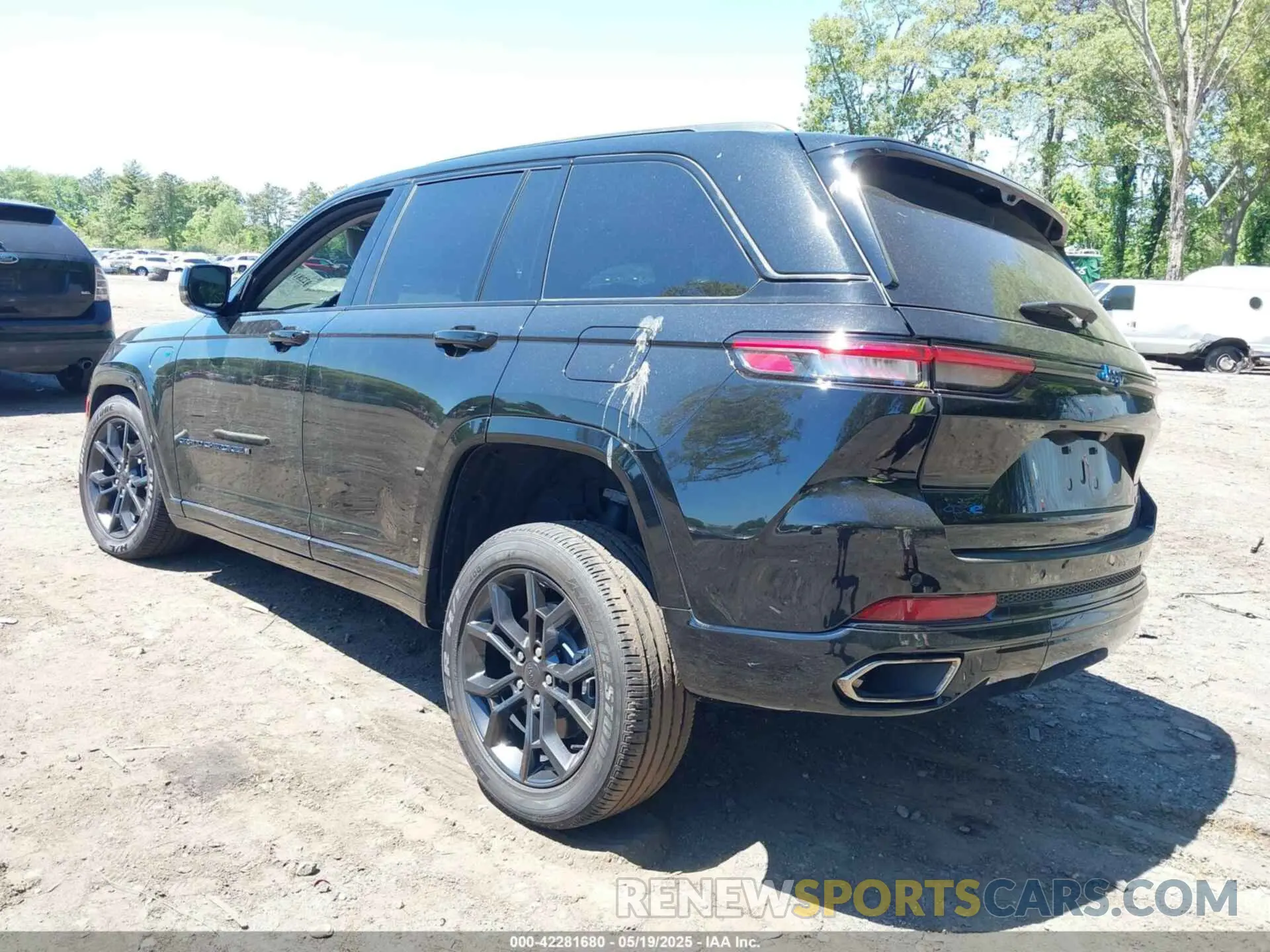 3 fotografías del automóvil dañado 1C4RJYB61P8904648 JEEP GRAND CHEROKEE 4XE 2023