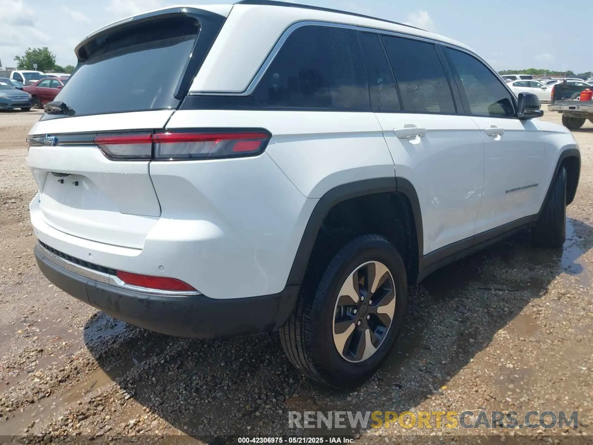 4 fotografías del automóvil dañado 1C4RJYB63PC649000 JEEP GRAND CHEROKEE 4XE 2023