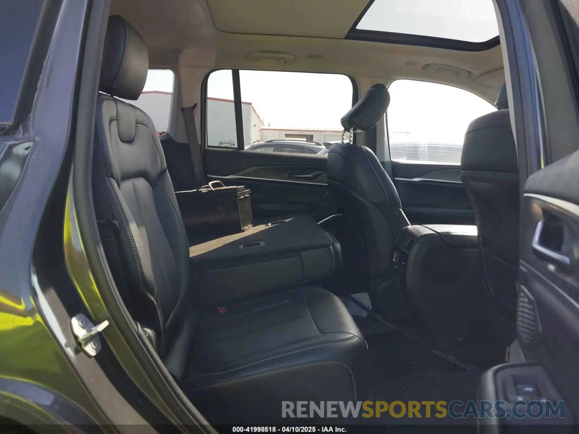 8 fotografías del automóvil dañado 1C4RJYB67PC649081 JEEP GRAND CHEROKEE 4XE 2023