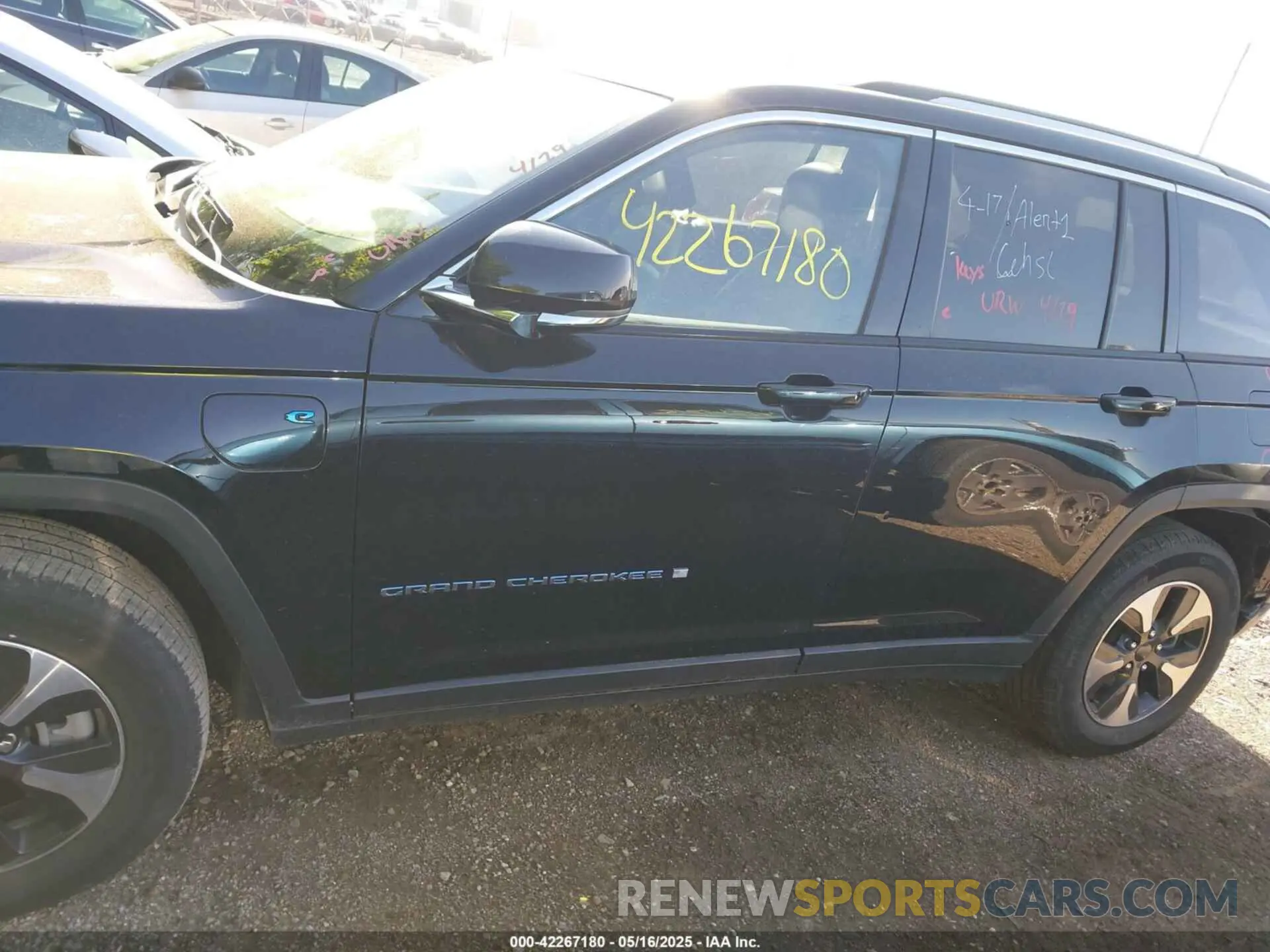 14 fotografías del automóvil dañado 1C4RJYB68PC648859 JEEP GRAND CHEROKEE 4XE 2023