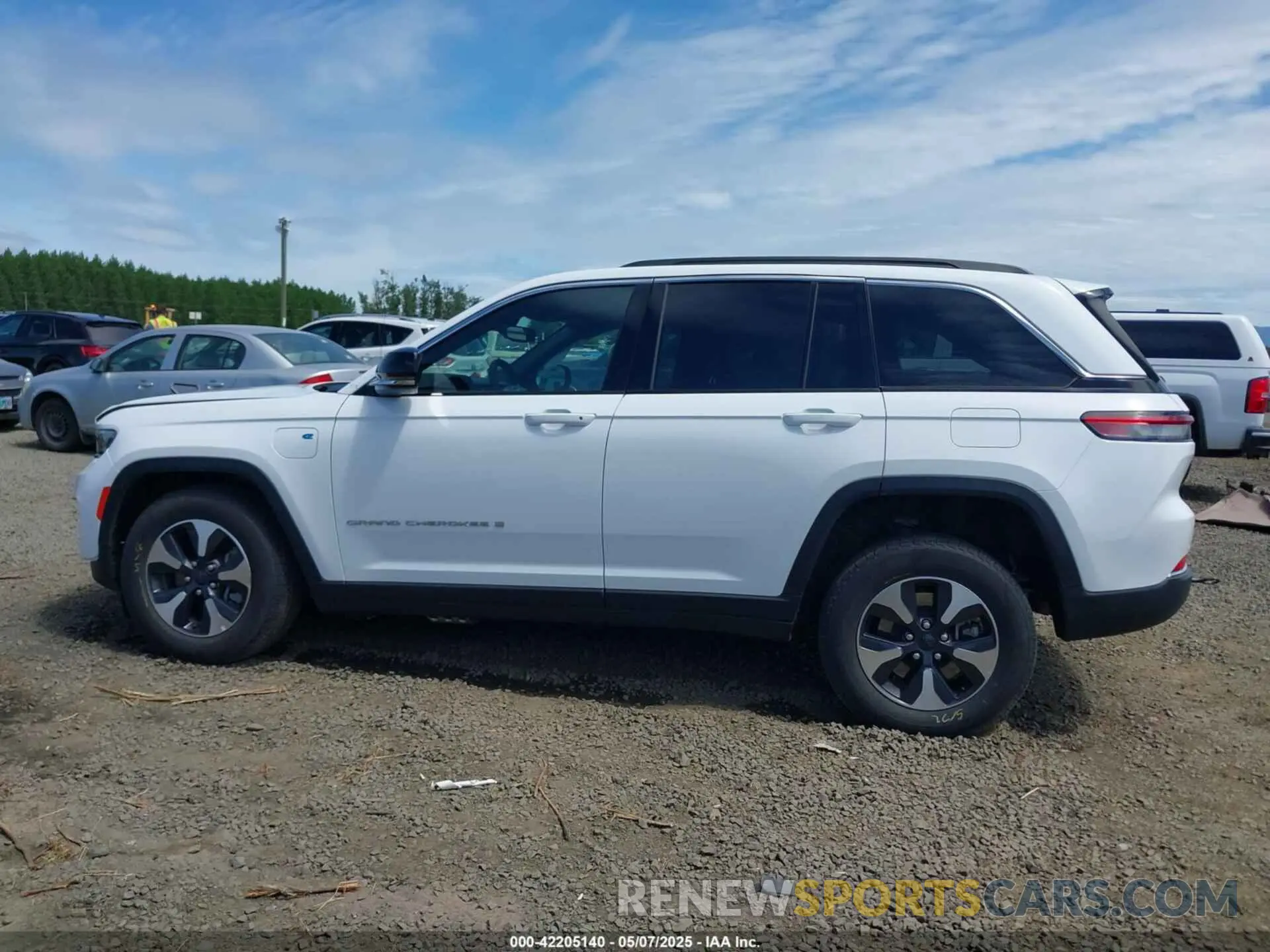 15 fotografías del automóvil dañado 1C4RJYB60RC120378 JEEP GRAND CHEROKEE 4XE 2024