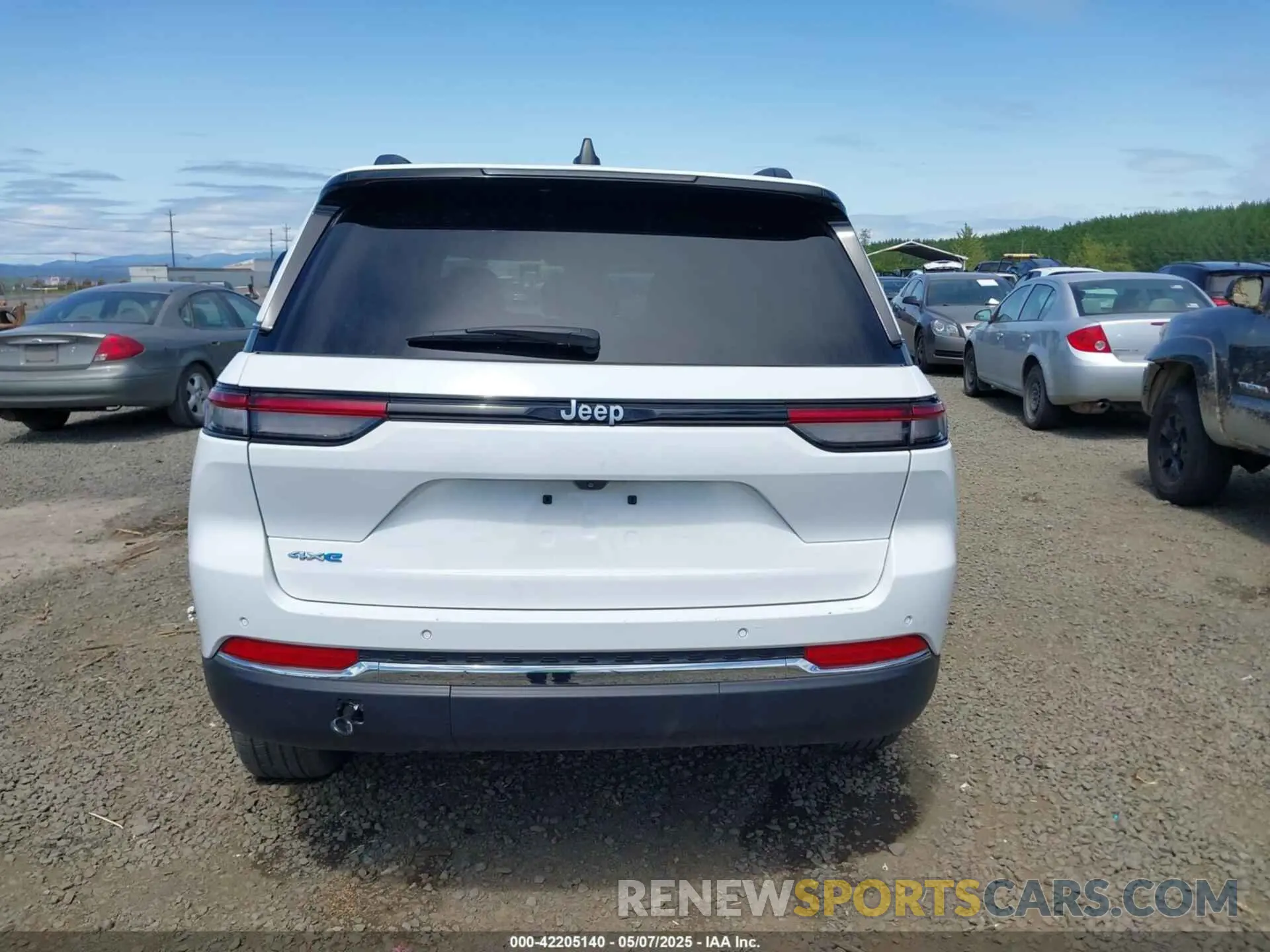 17 fotografías del automóvil dañado 1C4RJYB60RC120378 JEEP GRAND CHEROKEE 4XE 2024