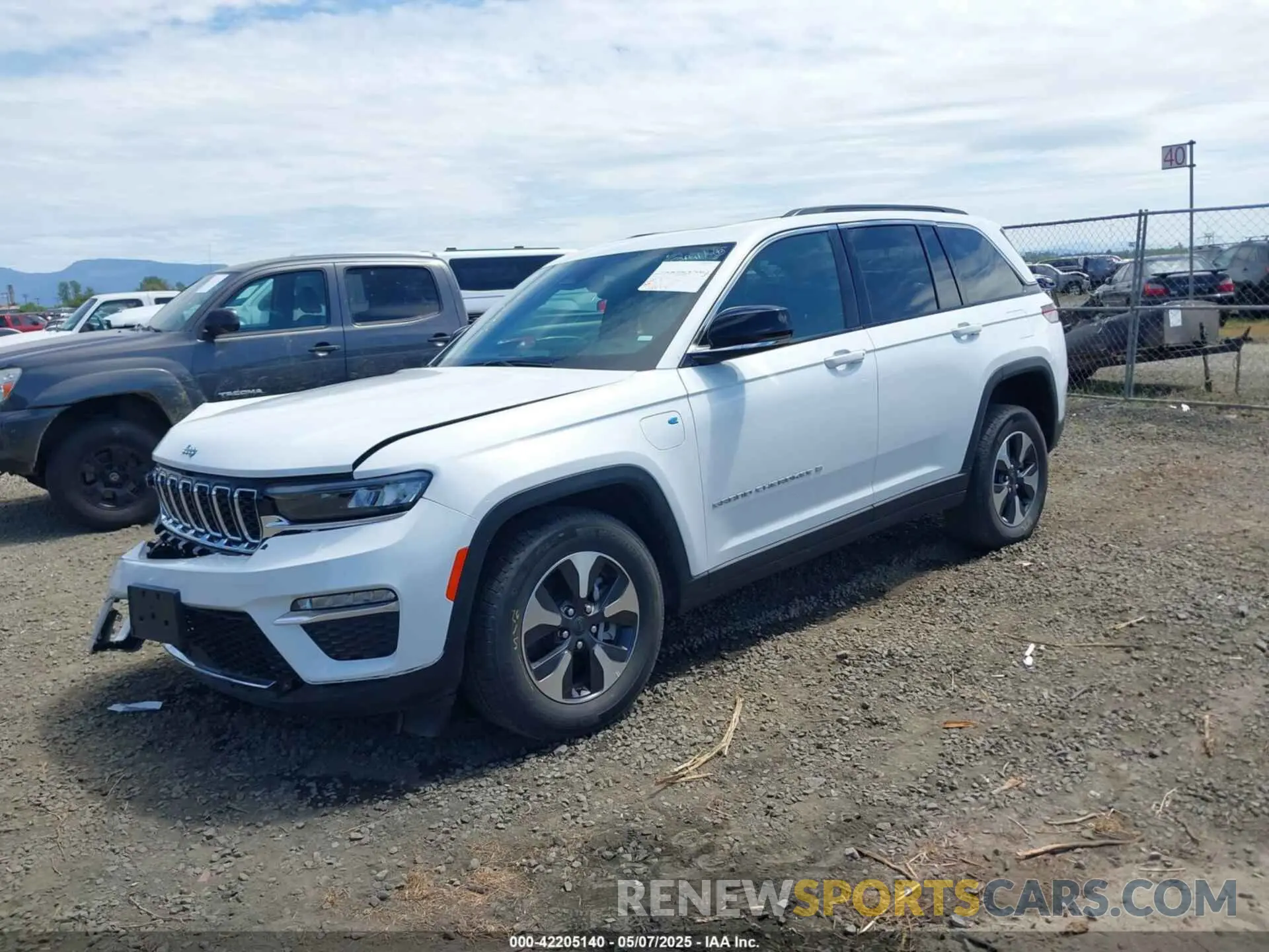 2 fotografías del automóvil dañado 1C4RJYB60RC120378 JEEP GRAND CHEROKEE 4XE 2024